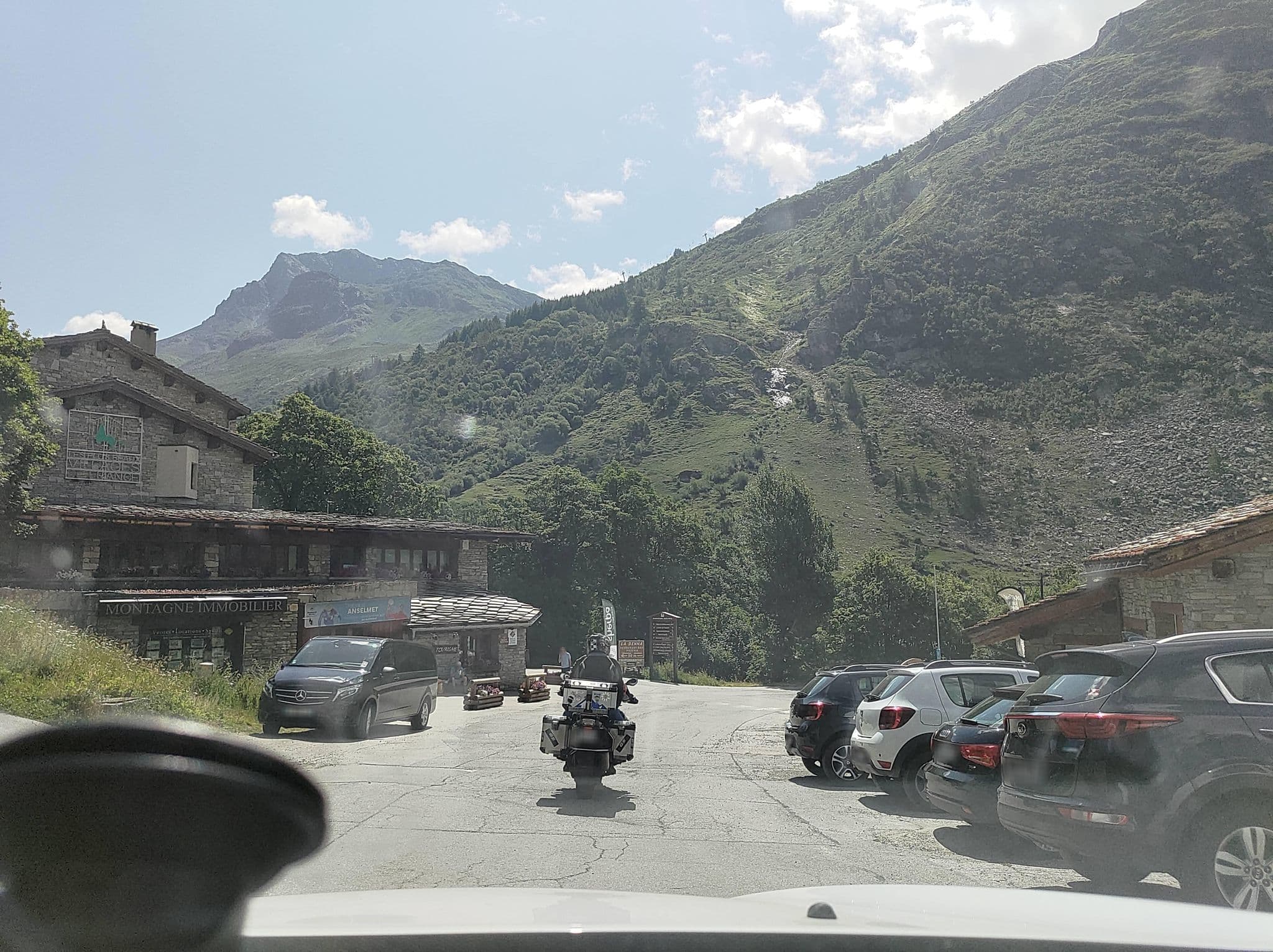 Street view near L'Agnélie, Val-d'Isère