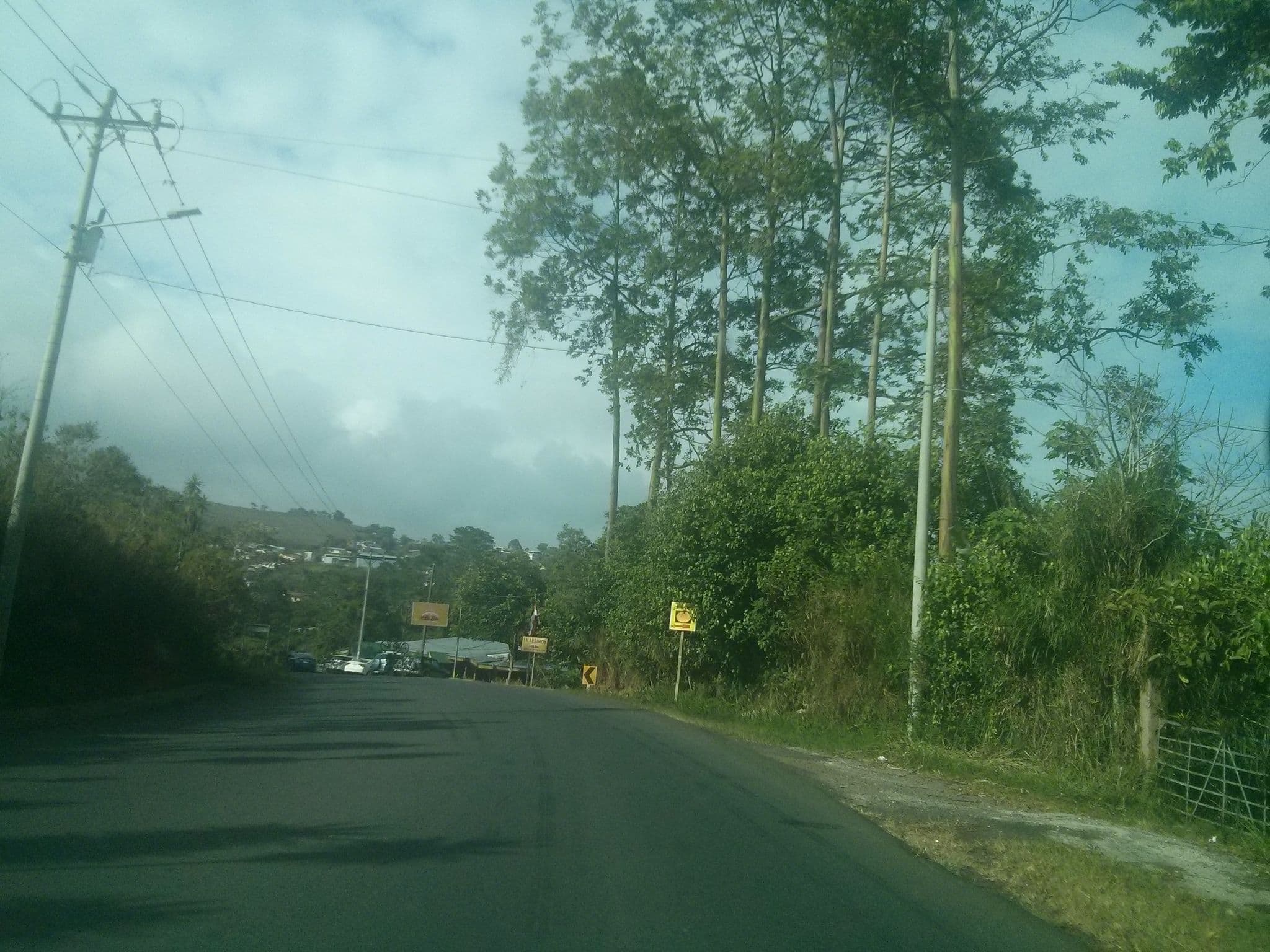 Street view near Cabinas Los Sueños Del Maiz, Paraíso — © elopio (CC BY-SA · Mapillary)