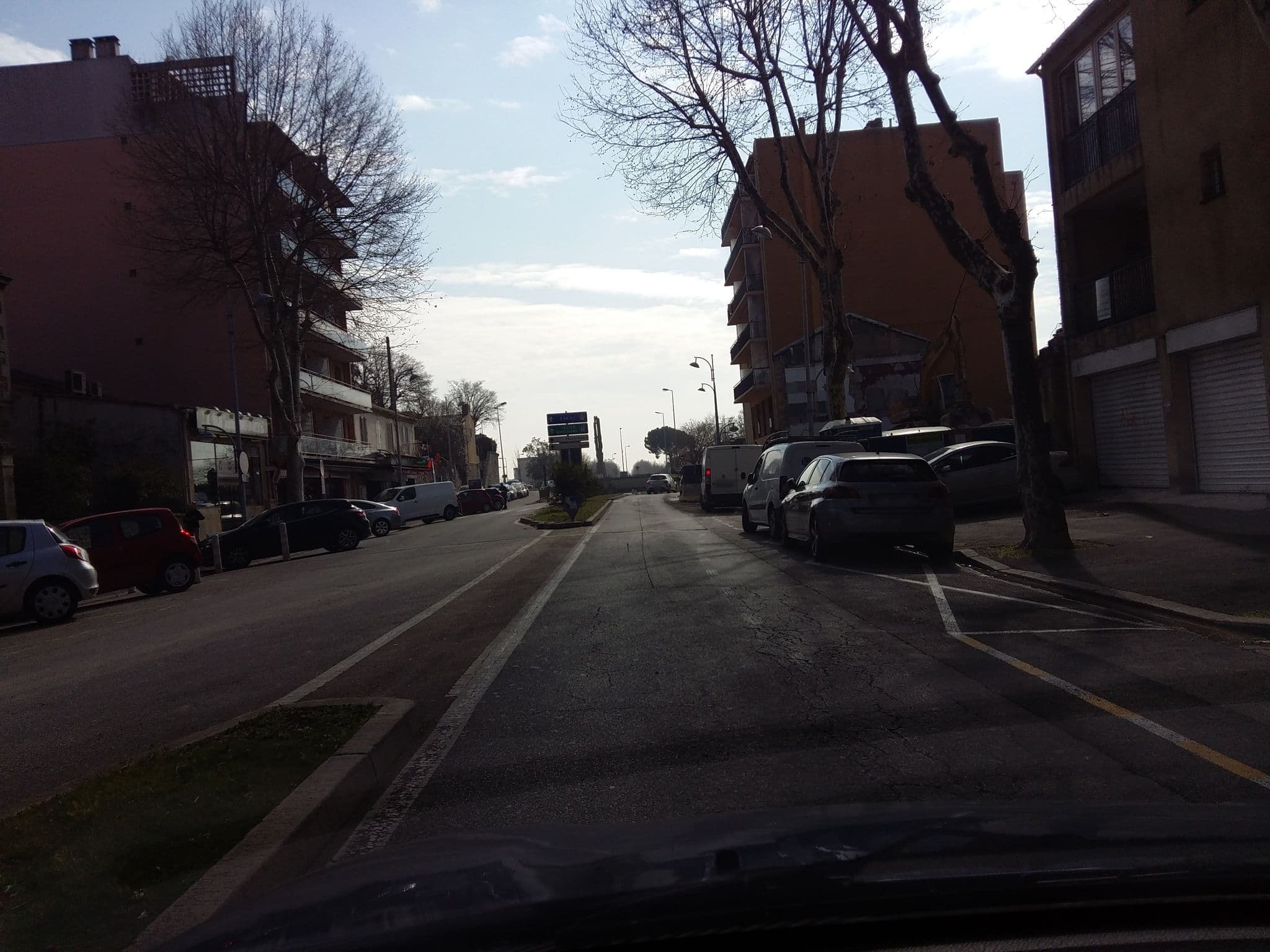 Street view near Hôtel du Midi, Salon-de-Provence — © zimmy (CC BY-SA · Mapillary)