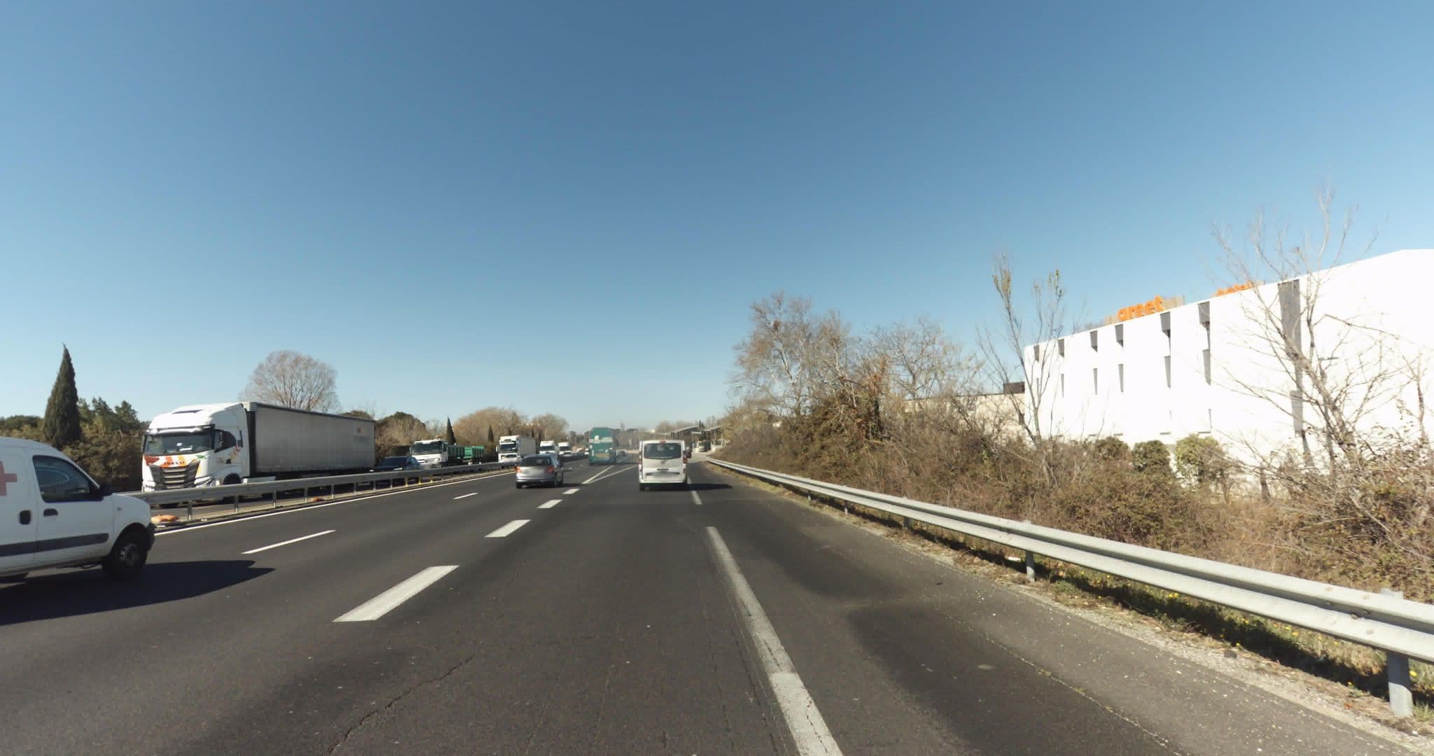 Street view near Greet, Salon-de-Provence — © sogefi (CC BY-SA · Mapillary)