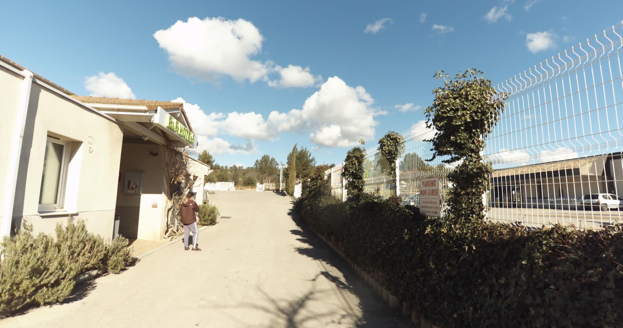 Street view near B&B Hotels, Meyreuil — © sogefi (CC BY-SA · Mapillary)