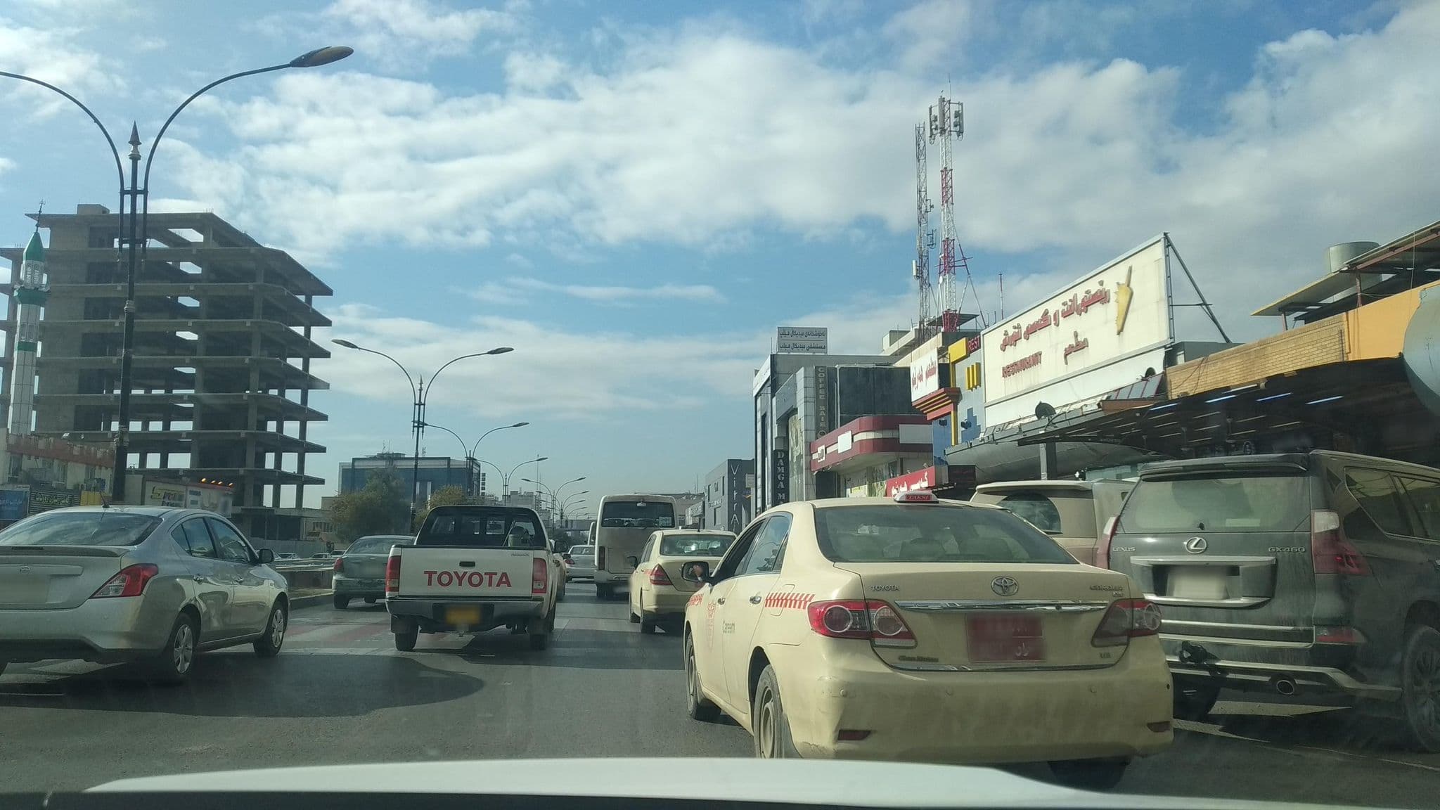 Street view near Banoj hotel, Erbil — © muhammadismael (CC BY-SA · Mapillary)
