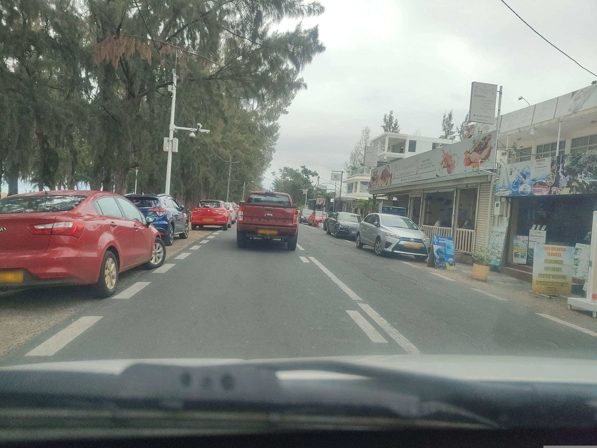 Street view near Escales Vacances, Flic en Flac — © armandr (CC BY-SA · Mapillary)