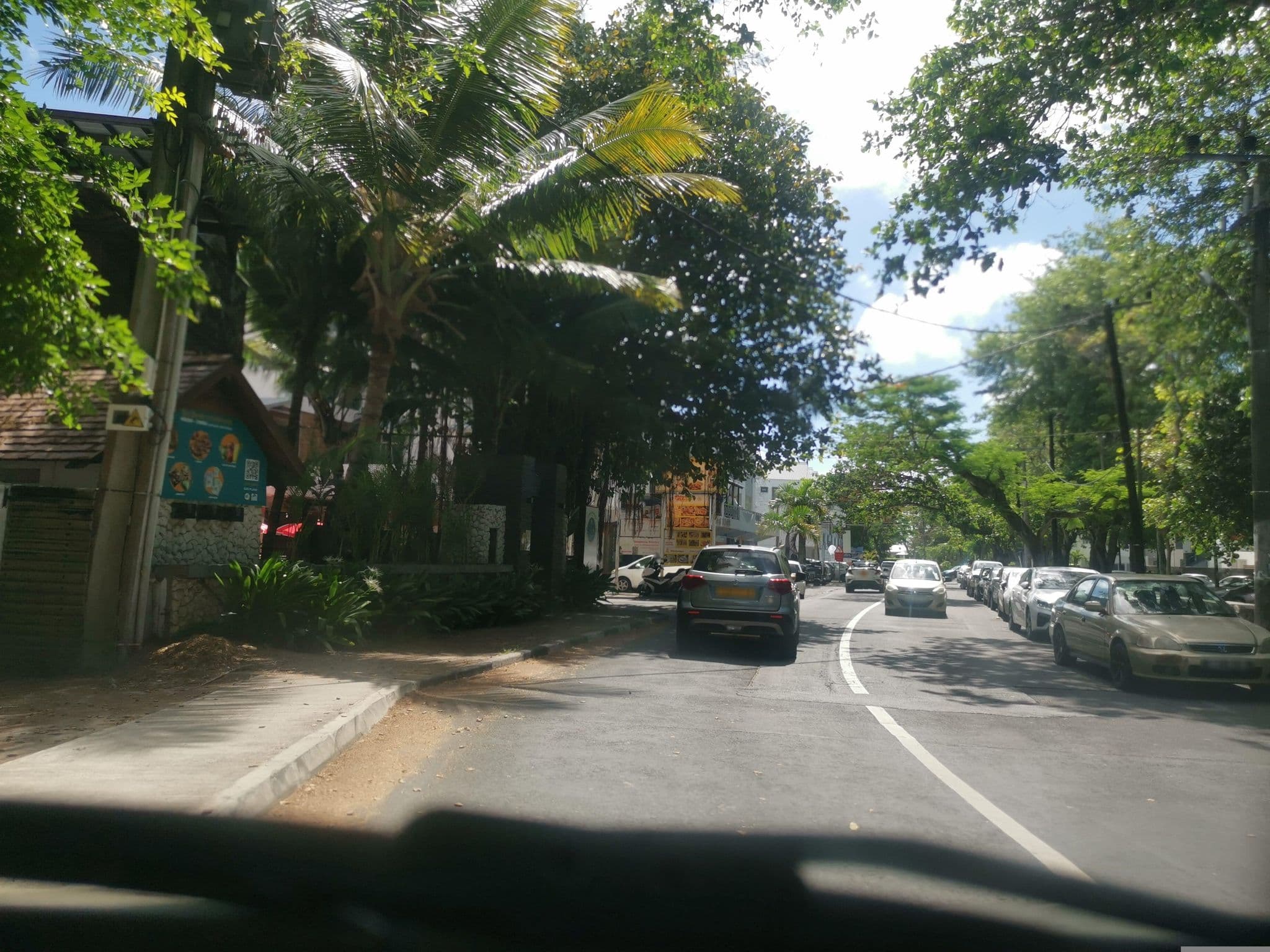 Street view near Dodola Lodge, Péreybère — © armandr (CC BY-SA · Mapillary)