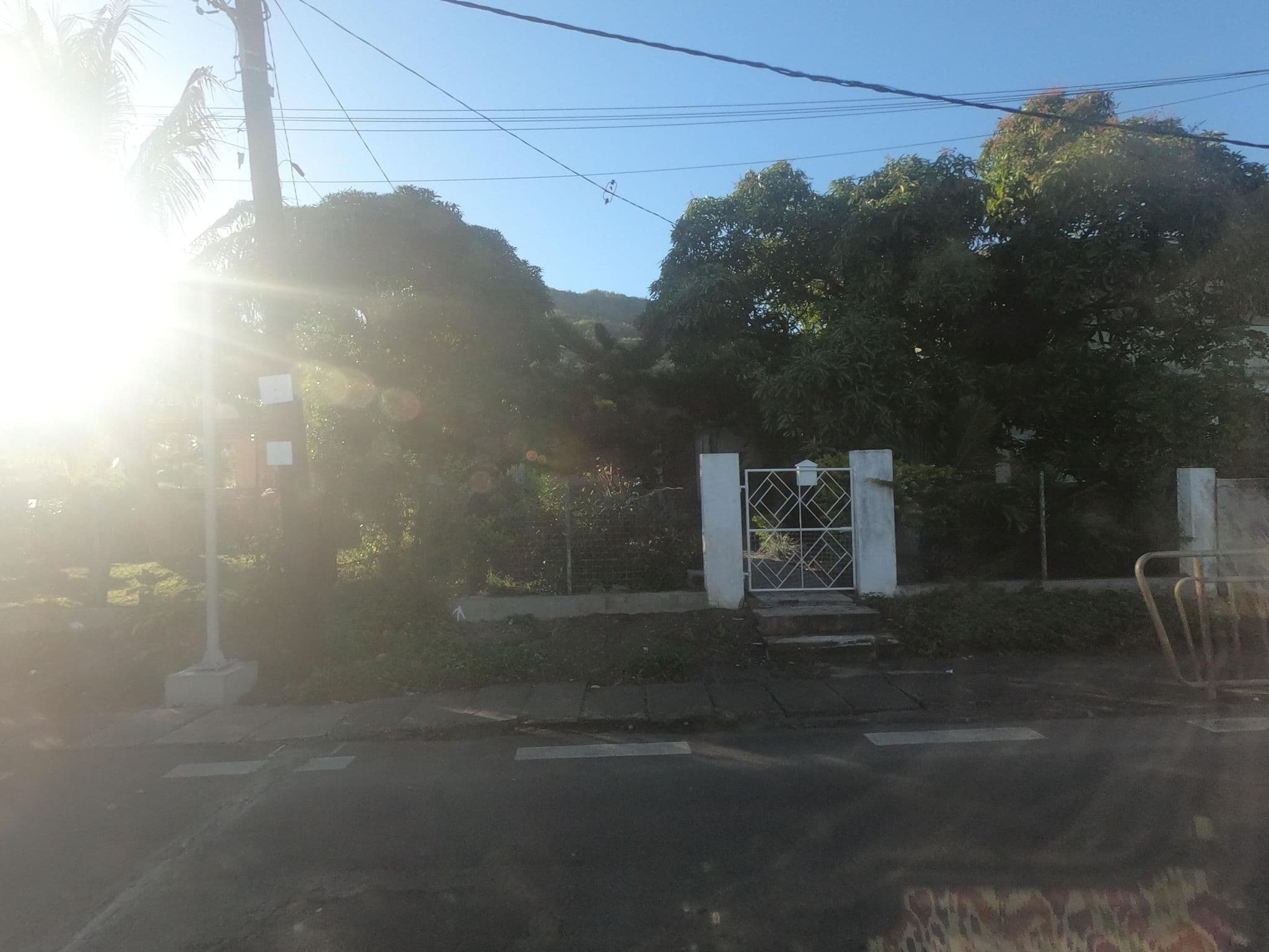 Street view near Ropsen Villa, Petite Case Noyale — © filohipo (CC BY-SA · Mapillary)