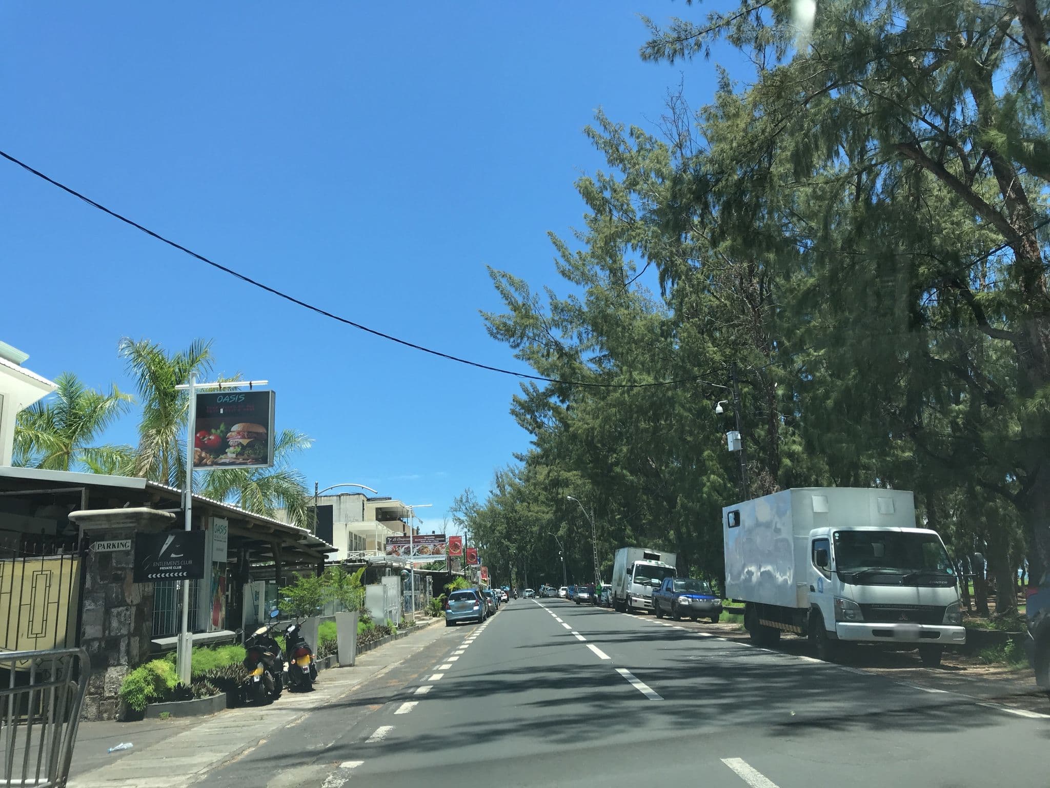 Street view near MANISA HOTEL, Flic en Flac — © thepriben (CC BY-SA · Mapillary)