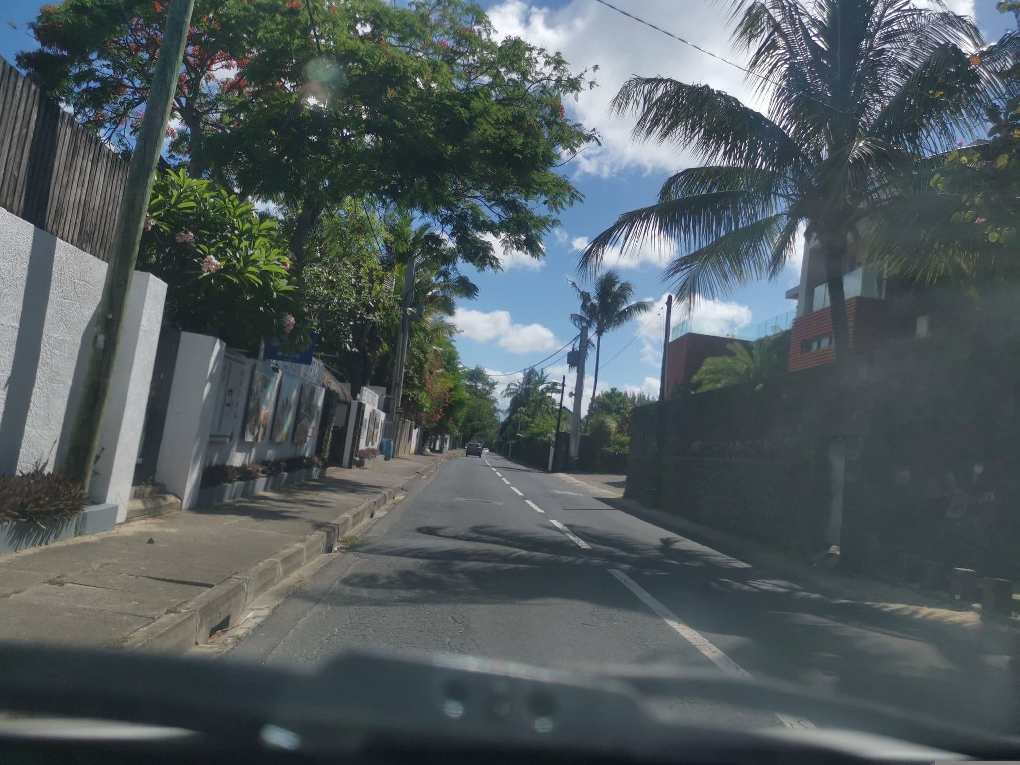 Street view near Toparadis Hotel, Péreybère — © armandr (CC BY-SA · Mapillary)