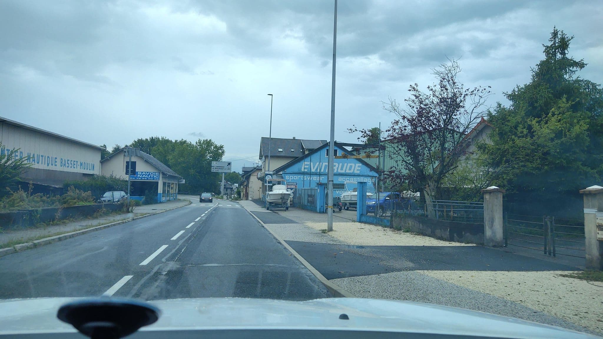 Street view near Savoy-Hôtel, Le Bourget-du-Lac — © MatthieuF4FNE (CC BY-SA · Mapillary)