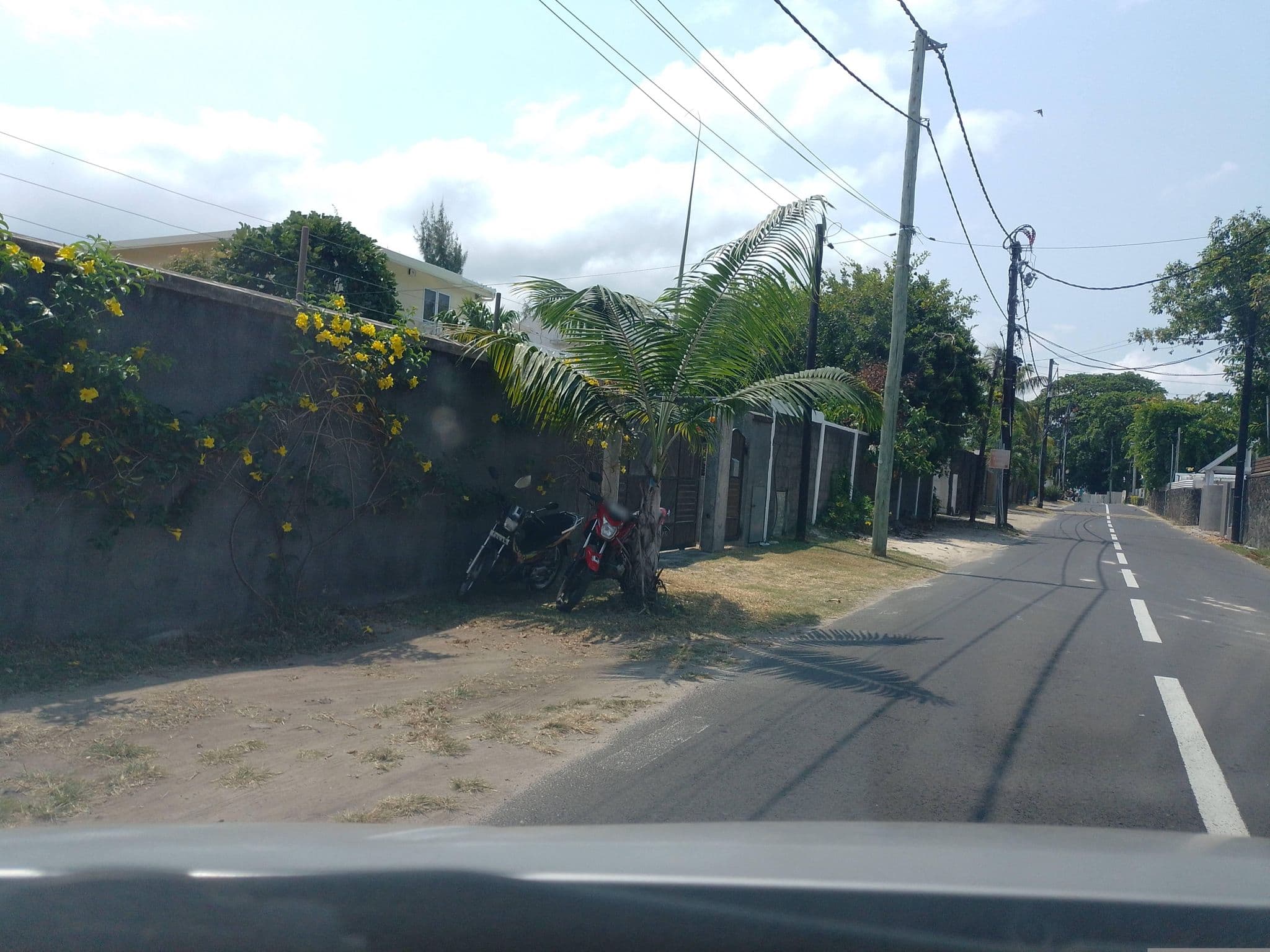 Street view near Noix de Coco, Beau Vallon — © armandr (CC BY-SA · Mapillary)
