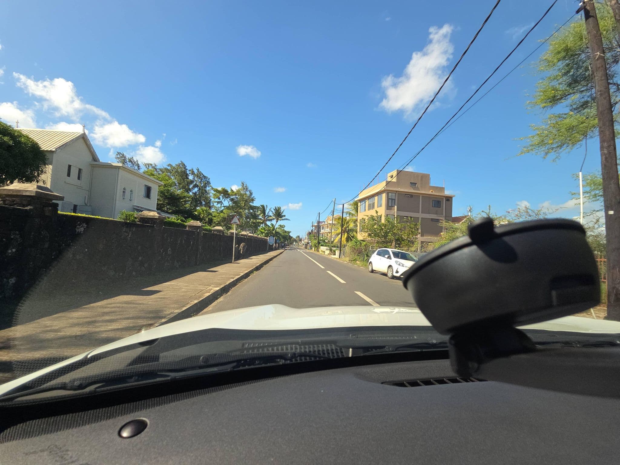 Street view near Voile Bleue Apart' Hotel, Pointe aux Piments — © nfluence (CC BY-SA · Mapillary)