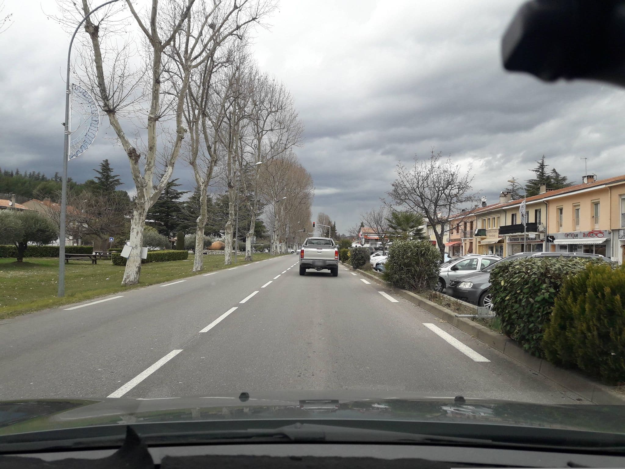 Street view near Hôtel du Lac, Volonne — © eric_s (CC BY-SA · Mapillary)