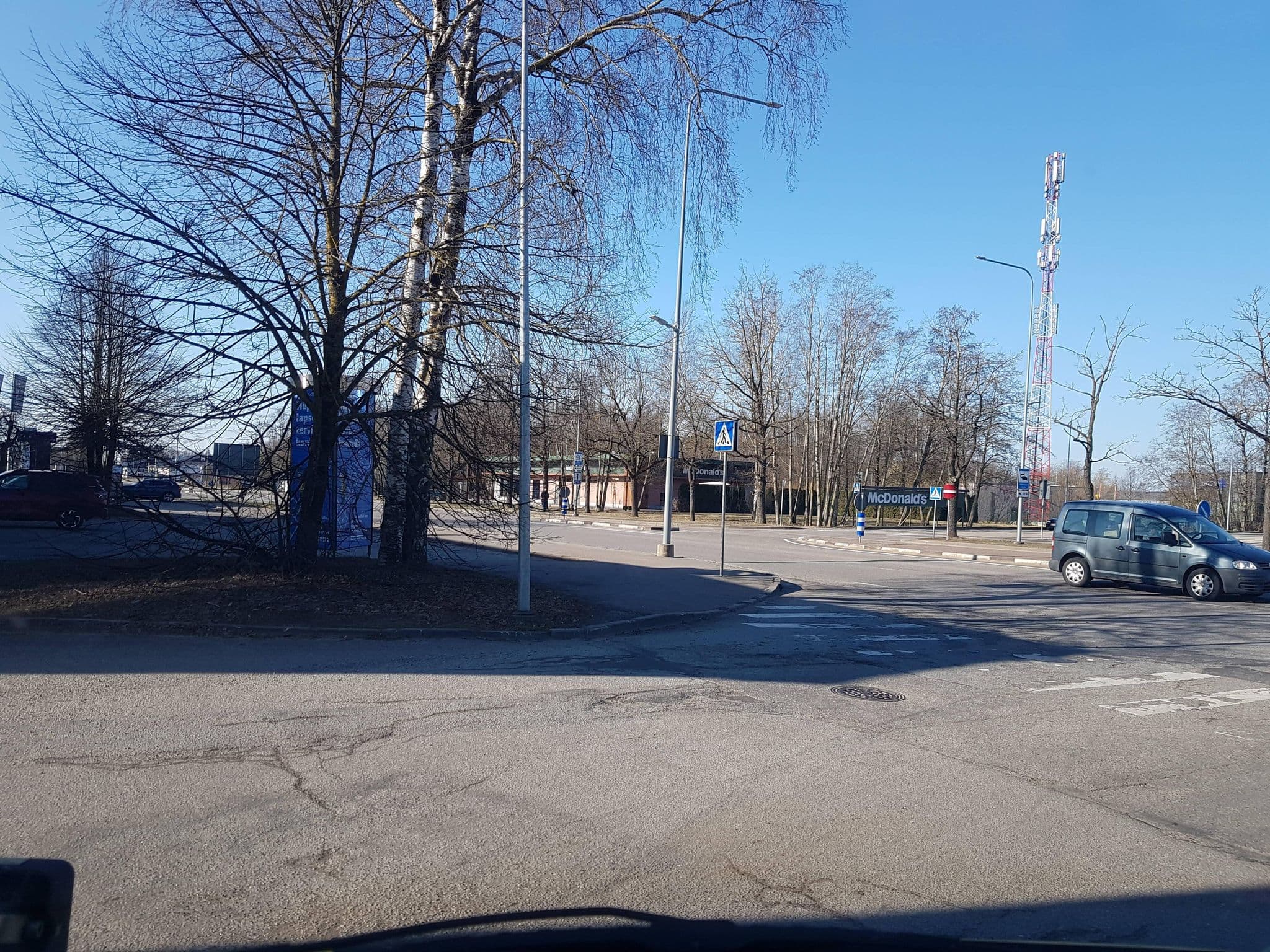 Street view near milton hostel, Sauga — © roadexplorer001 (CC BY-SA · Mapillary)