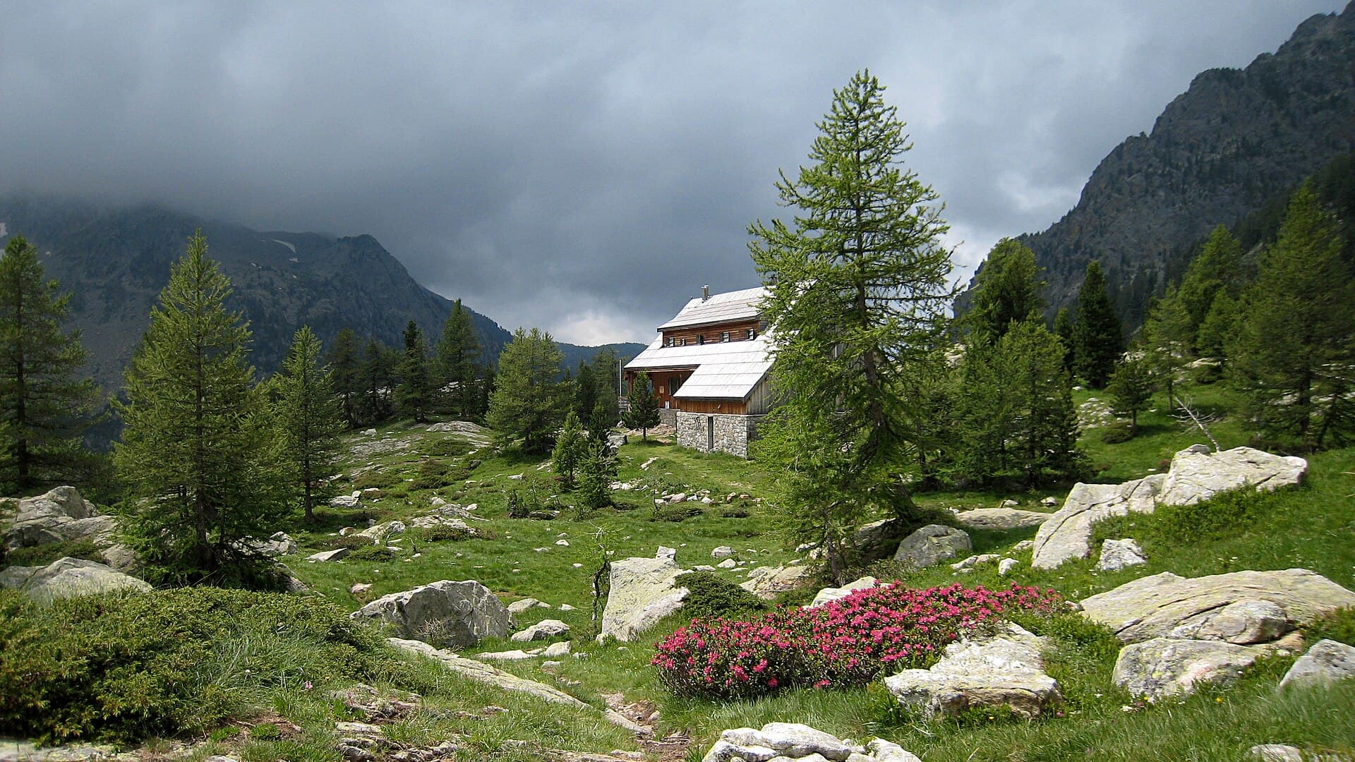 Refuge de la Cougourde (via Wikimedia Commons, CC BY-SA 3.0)