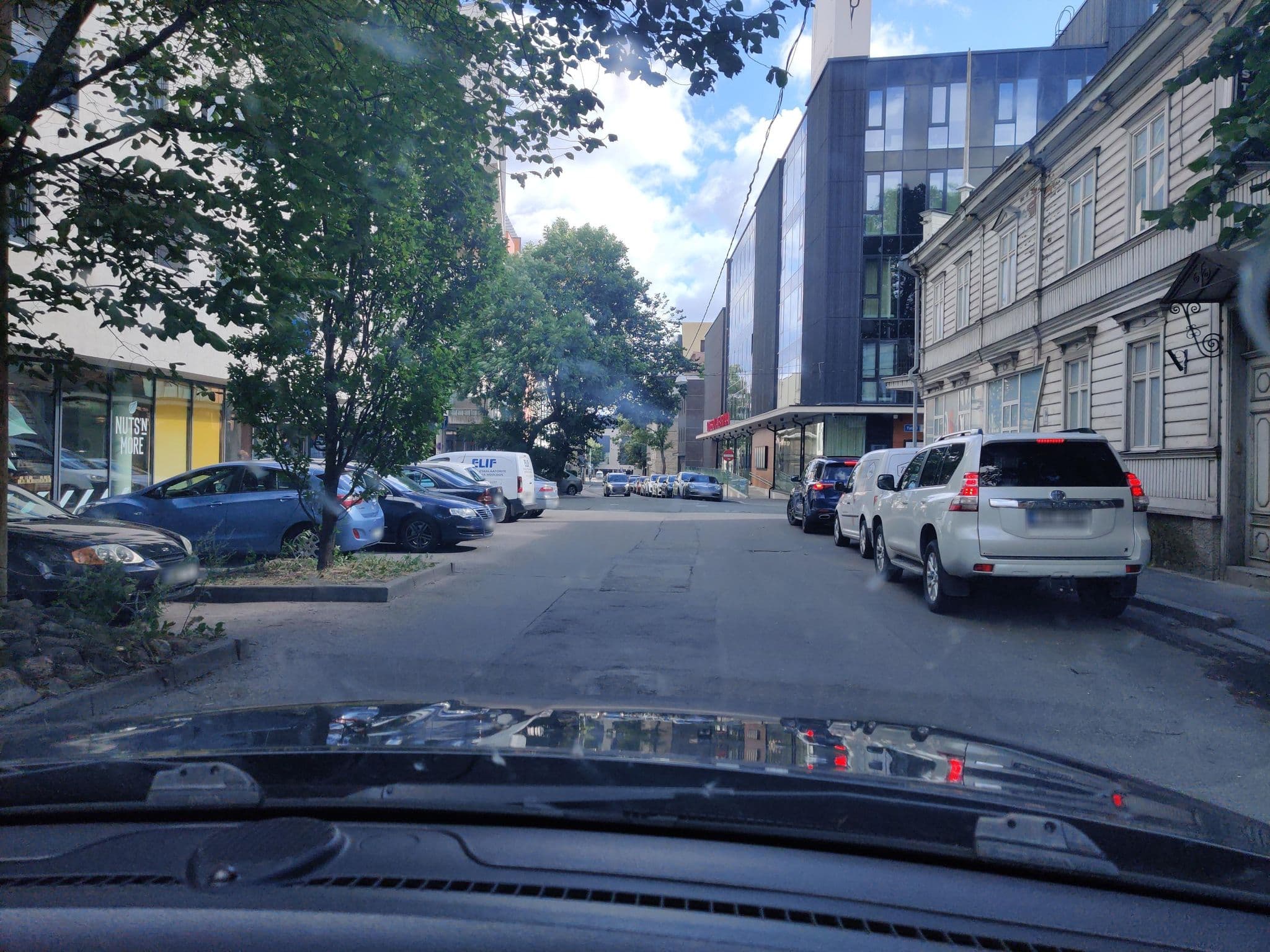 Street view near Tulves Hostel, Tallinn — © jarelevalve (CC BY-SA · Mapillary)