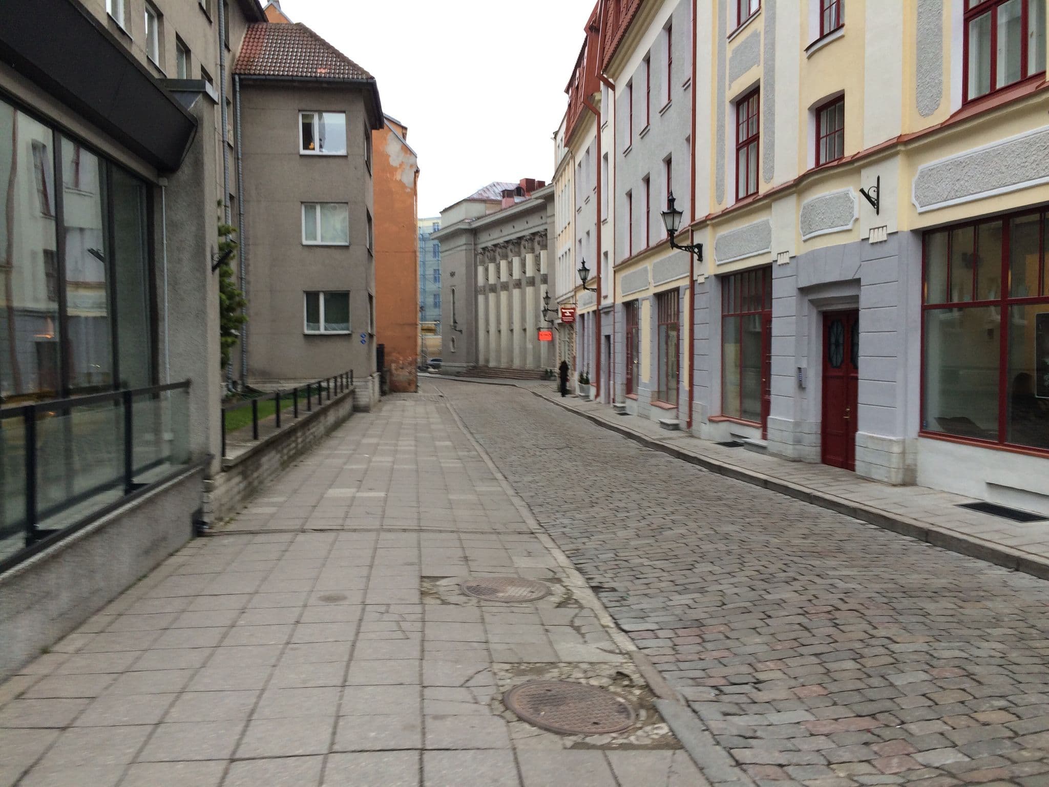 Street view near Georghof Hotel / Old Town, Tallinn — © gyllen (CC BY-SA · Mapillary)