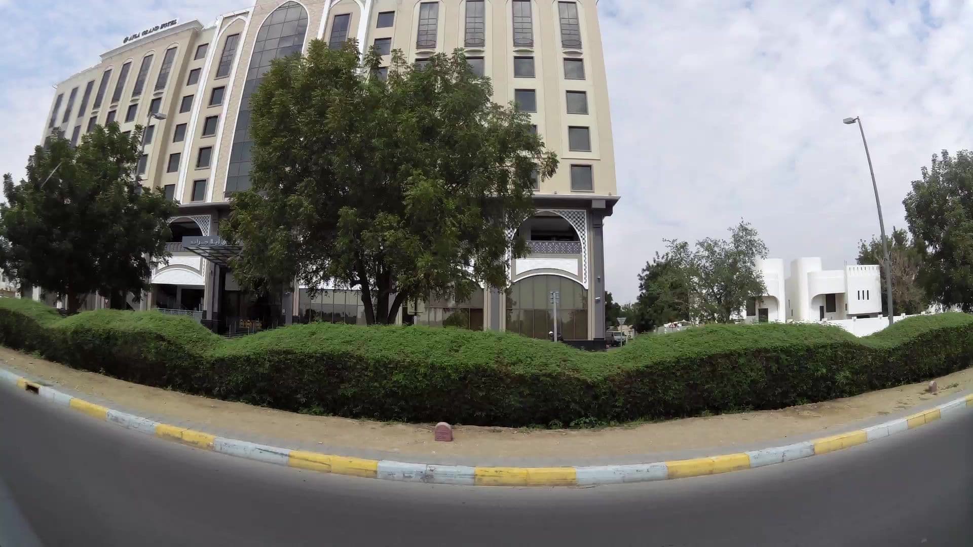 Street view near Ayla Grand Hotel, Al Ain City — © kaartcam (CC BY-SA · Mapillary)