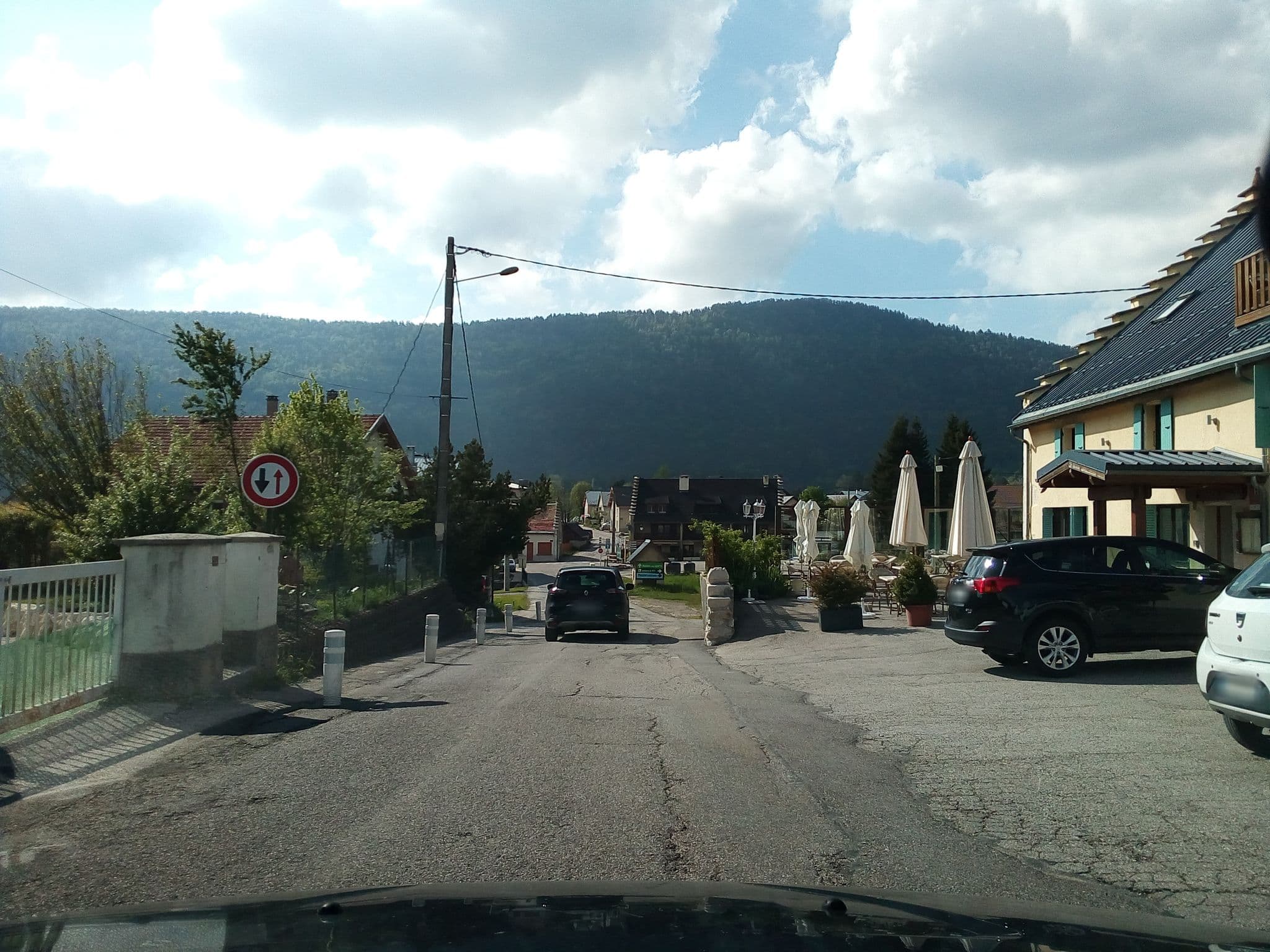 Street view near Hôtel restaurant Les Tilleuls, Autrans — © eric_s (CC BY-SA · Mapillary)