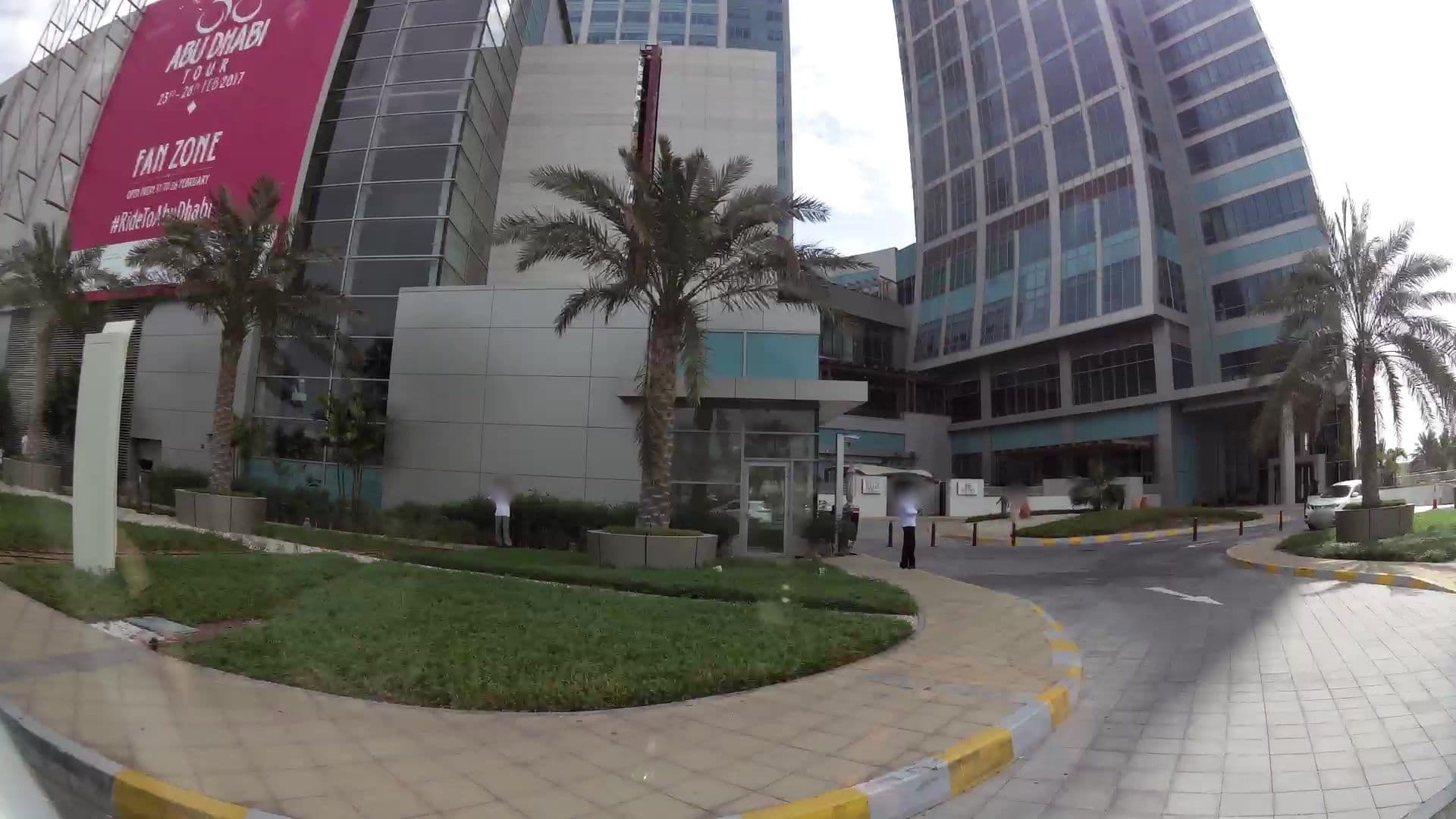 Street view near فندق سانت ريجيس, Abu Dhabi — © kaartcam (CC BY-SA · Mapillary)