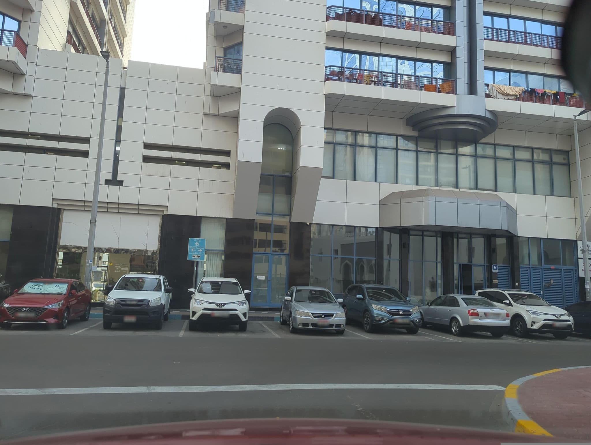Street view near Fortune hotel apartments, Abu Dhabi — © Majid_Waze (CC BY-SA · Mapillary)