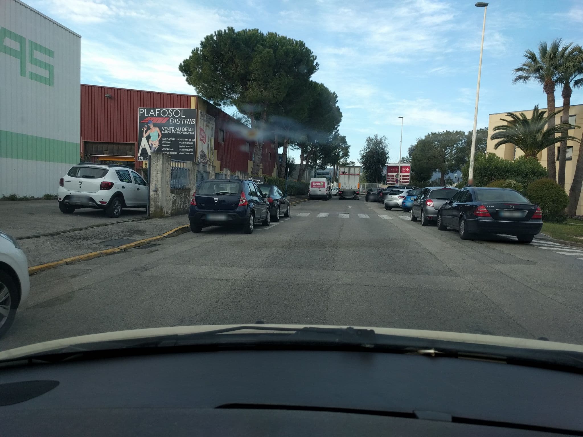 Street view near Hôtel Mercure, Mandelieu-la-Napoule — © baptistemm (CC BY-SA · Mapillary)