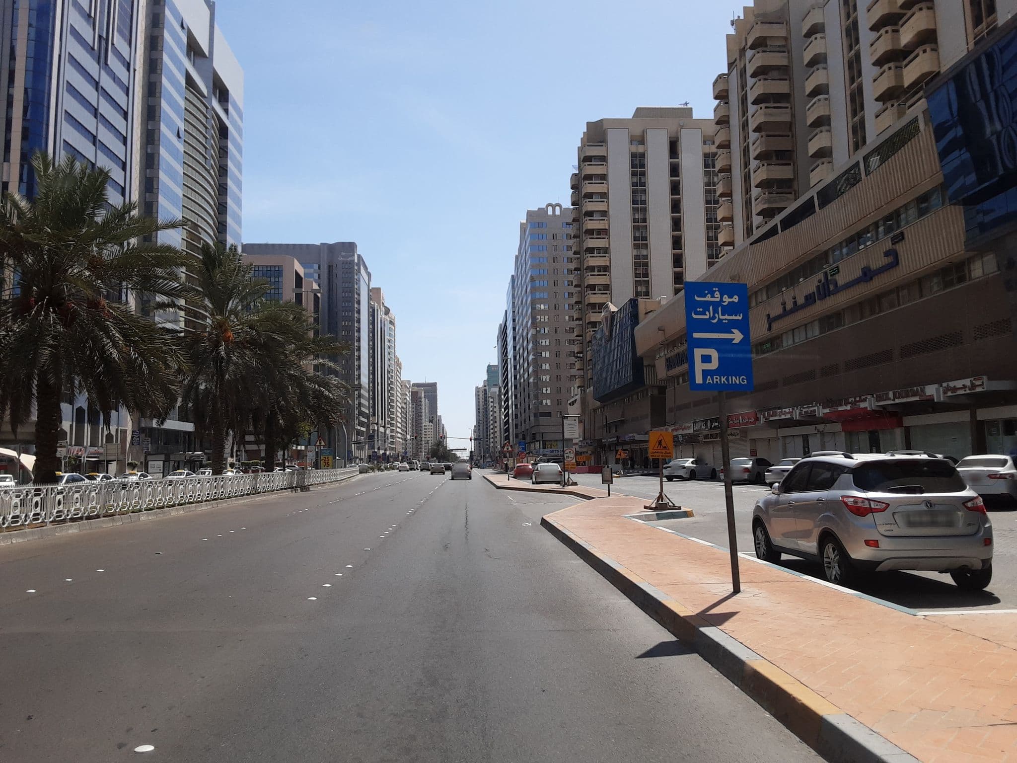 Street view near Mercure, Abu Dhabi — © mkarau (CC BY-SA · Mapillary)