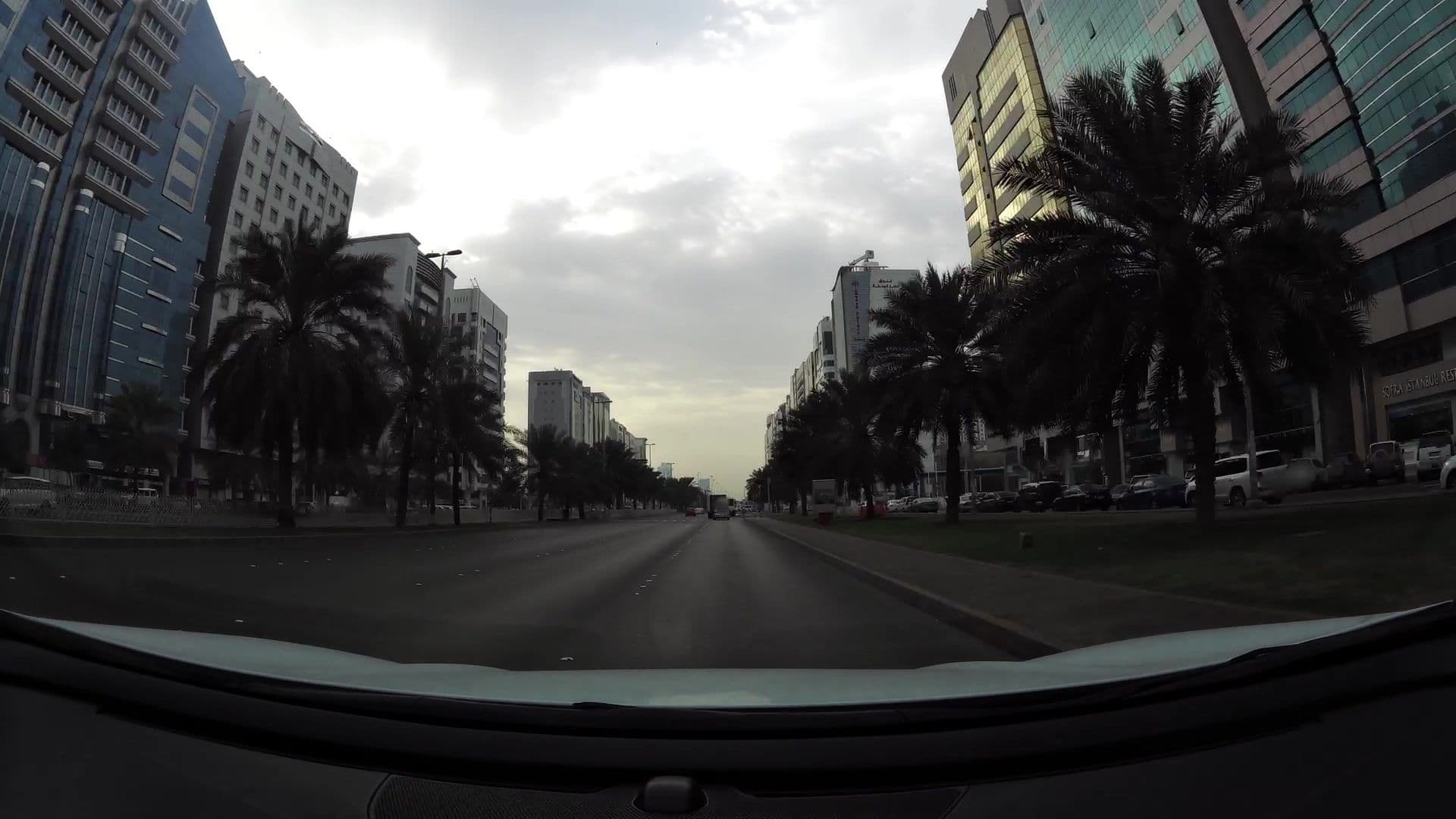 Street view near Crown Plaza, Abu Dhabi — © kaartcam (CC BY-SA · Mapillary)