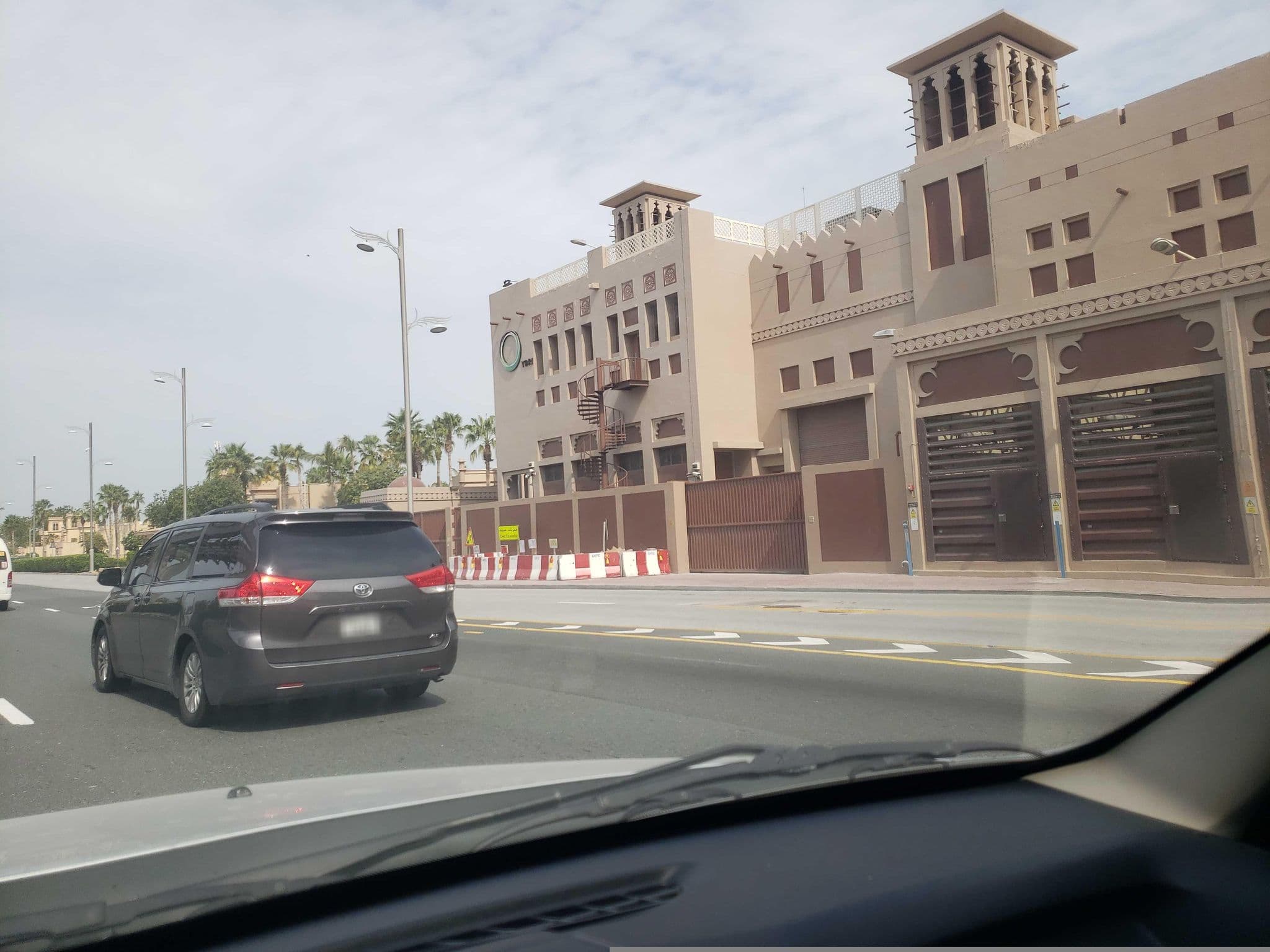 Street view near Plam Jumira Hotel, The Palm Jumeirah — © mapfool (CC BY-SA · Mapillary)