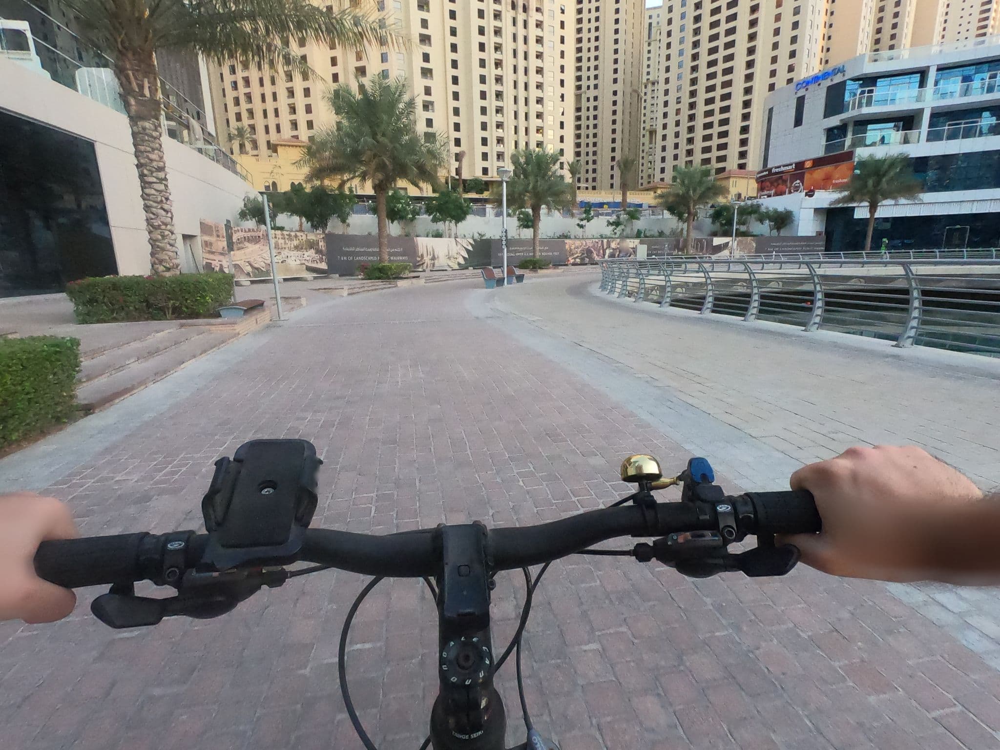 Street view near Holiday in - Dubai, Dubai Marina — © countzero5 (CC BY-SA · Mapillary)