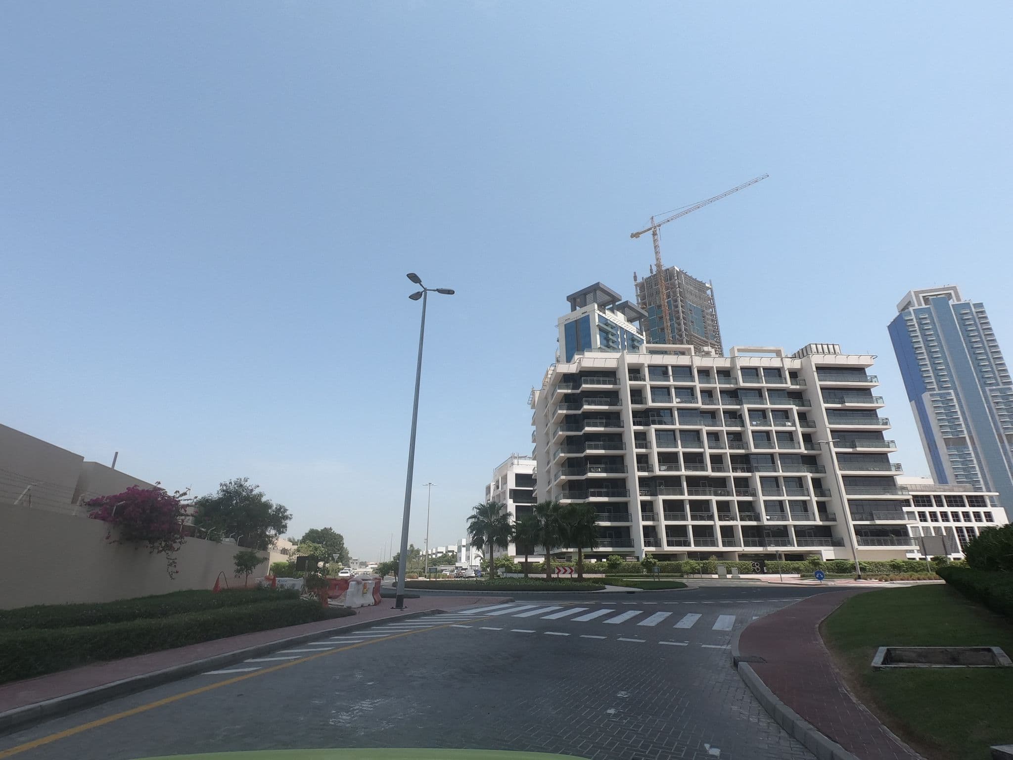 Street view near La Suites Dubai Hotel & Apartment, Al Sufouh — © countzero5 (CC BY-SA · Mapillary)