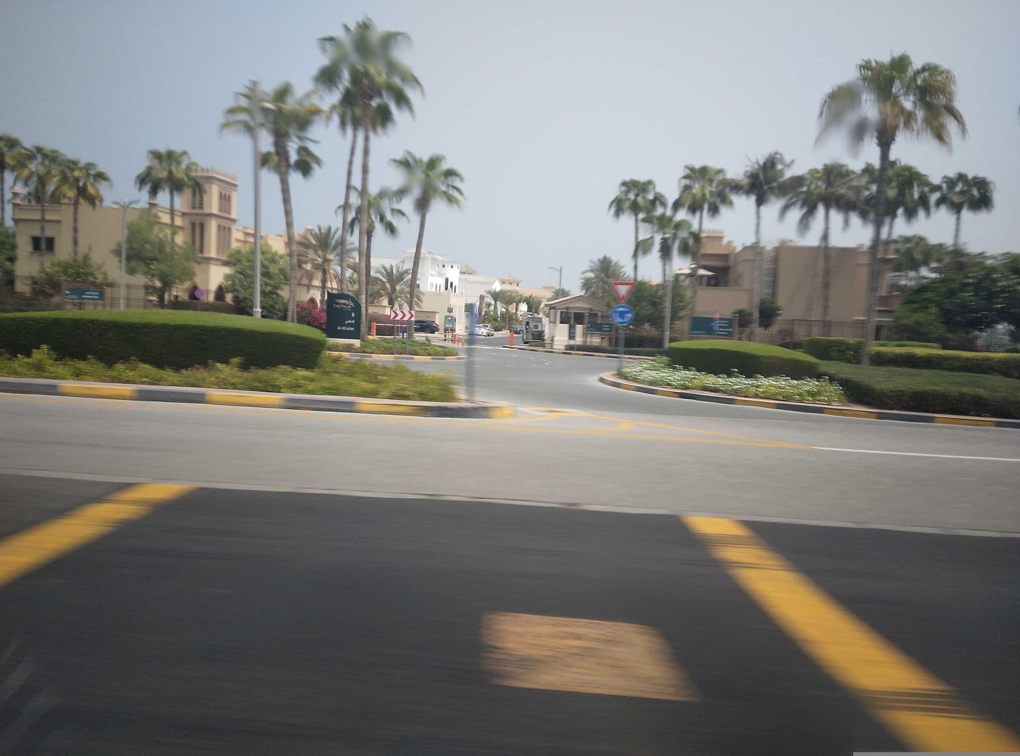 Street view near Cove Beach, The Palm Jumeirah — © mapfool (CC BY-SA · Mapillary)