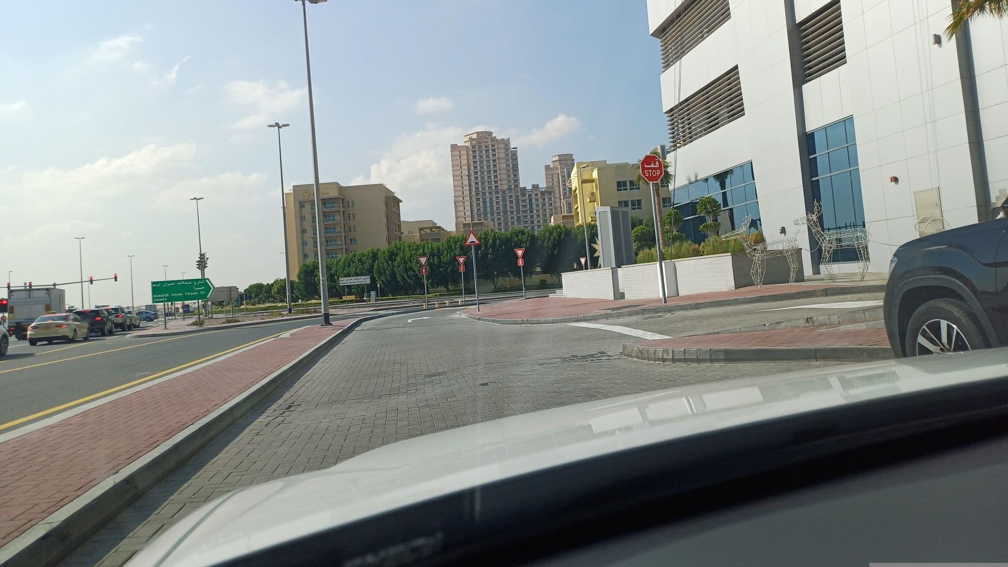 Street view near Outdoor Swimming Pool & Gym, Dubai Internet City — © saim786 (CC BY-SA · Mapillary)
