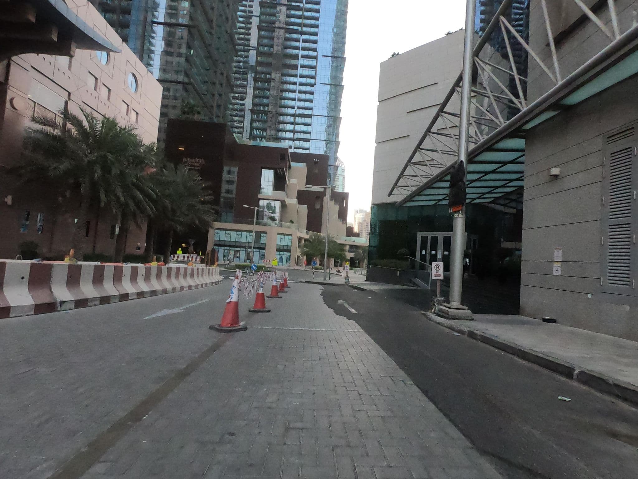 Street view near Dubai Marriott Harbour Hotel & Suites, Dubai Marina — © countzero5 (CC BY-SA · Mapillary)
