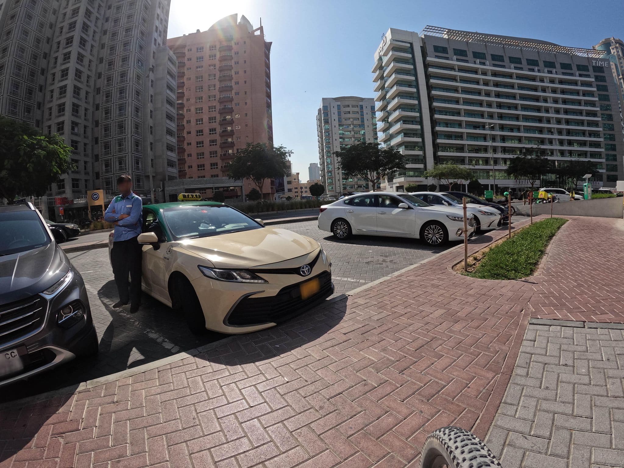 Street view near Somewhere Hotel Tecom, Knowledge Village — © countzero5 (CC BY-SA · Mapillary)