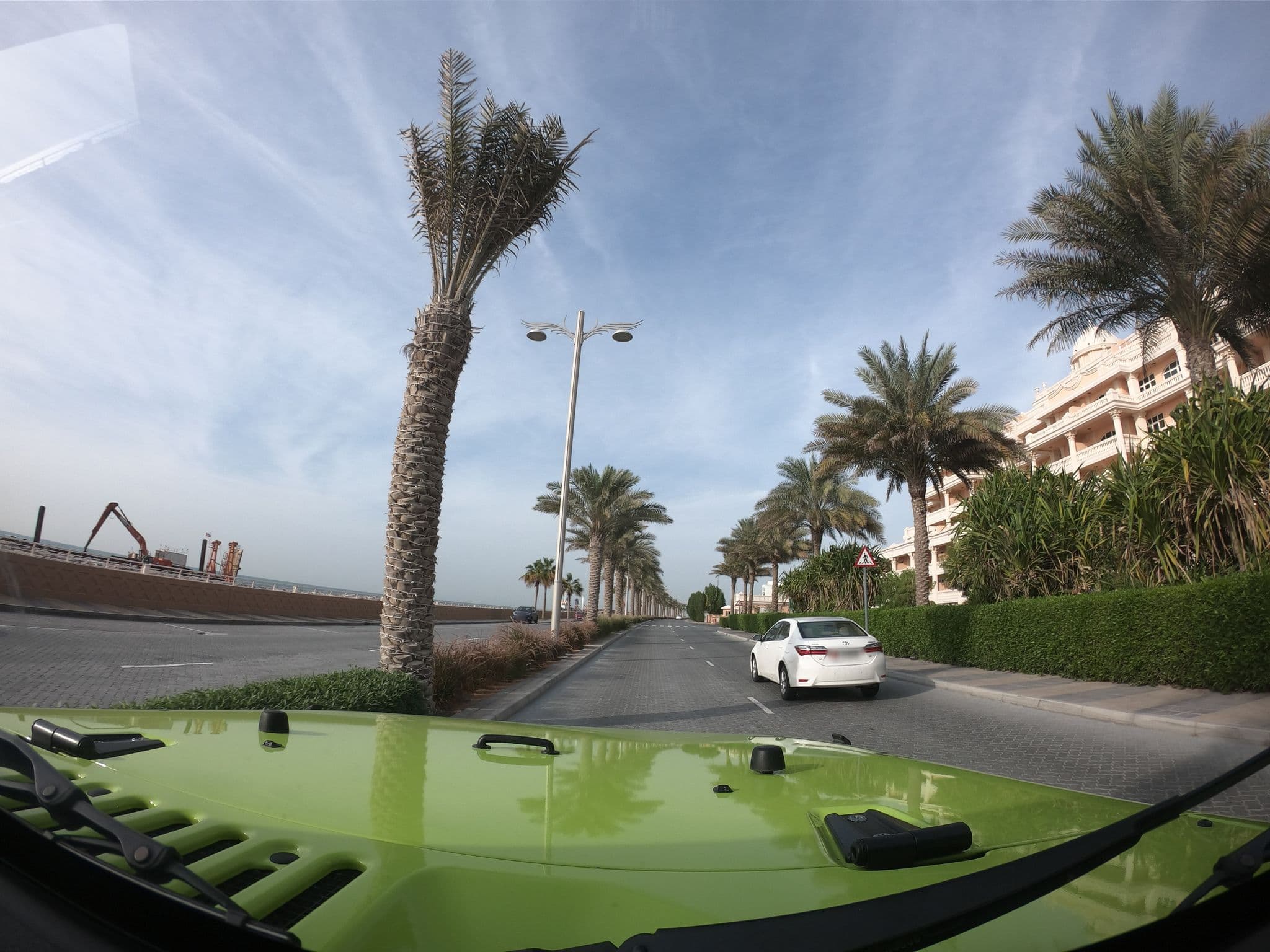 Street view near Я тут!, The Palm Jumeirah — © countzero5 (CC BY-SA · Mapillary)