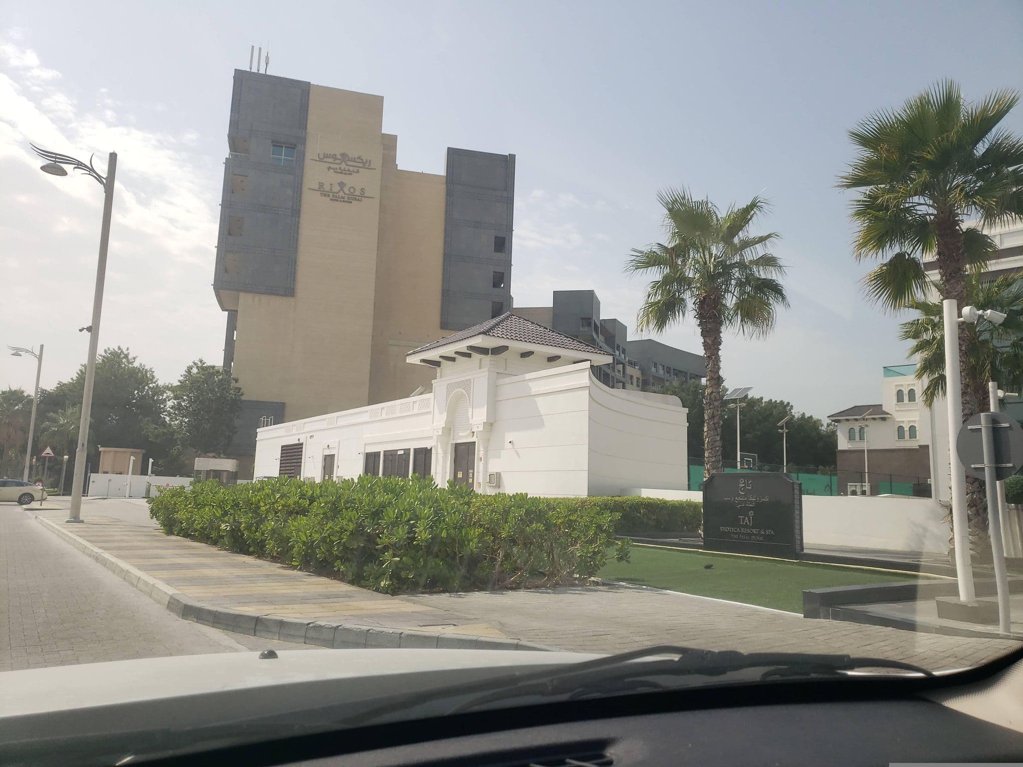 Street view near Rixos The Palm Dubai Hotel & Suites, The Palm Jumeirah — © mapfool (CC BY-SA · Mapillary)