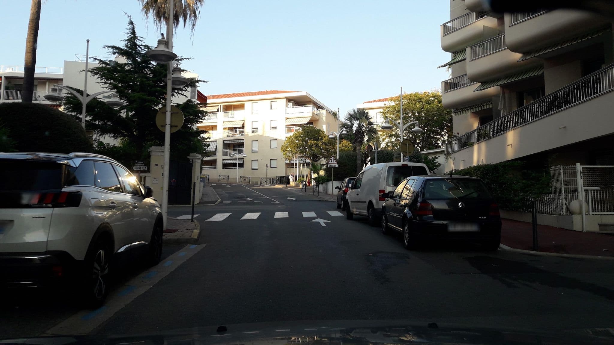 Street view near Résidence Promenade des Bains, Saint-Raphaël — © eric_s (CC BY-SA · Mapillary)