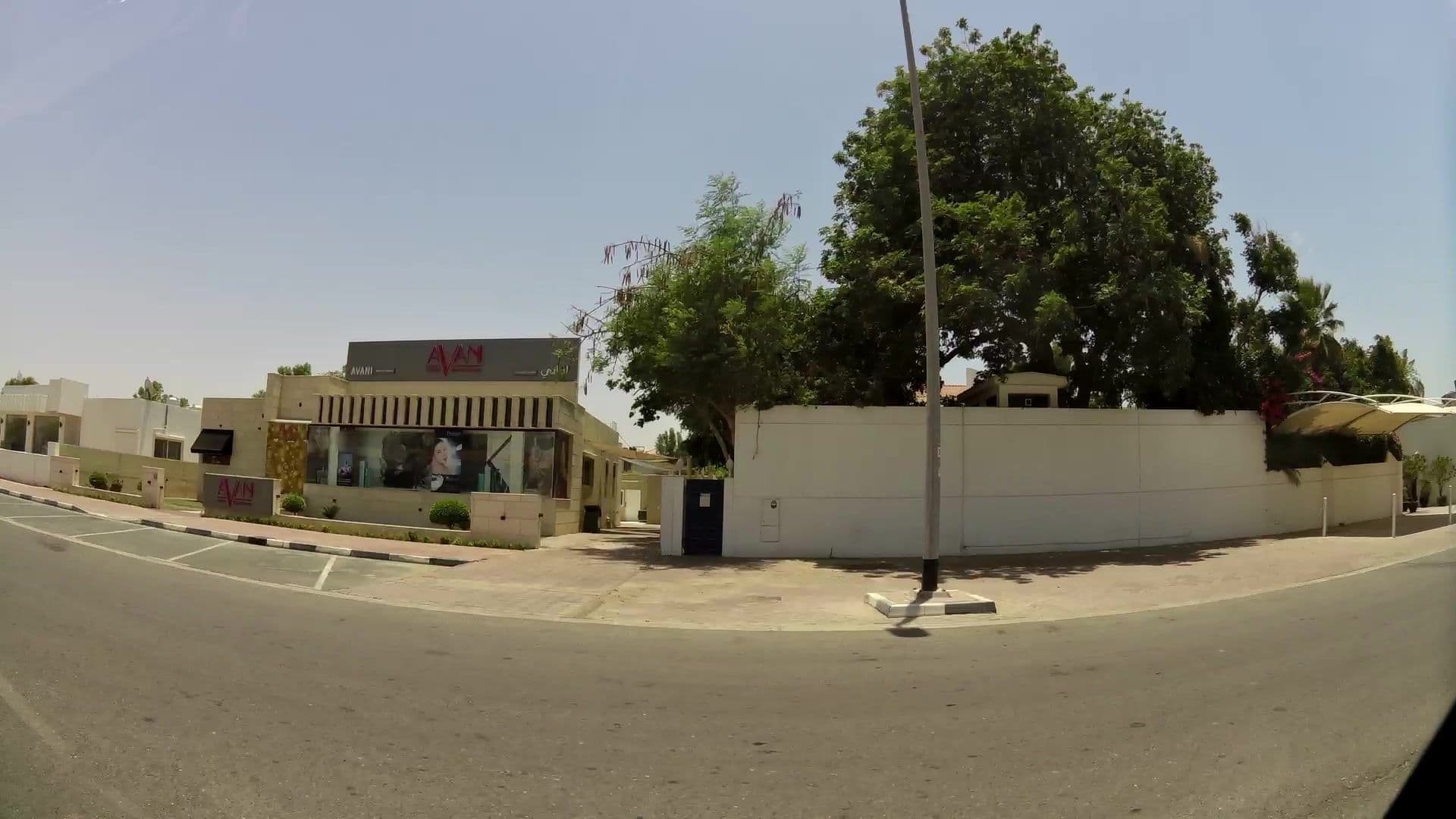 Street view near Jumirah, Al Bada'a — © kaartcam (CC BY-SA · Mapillary)