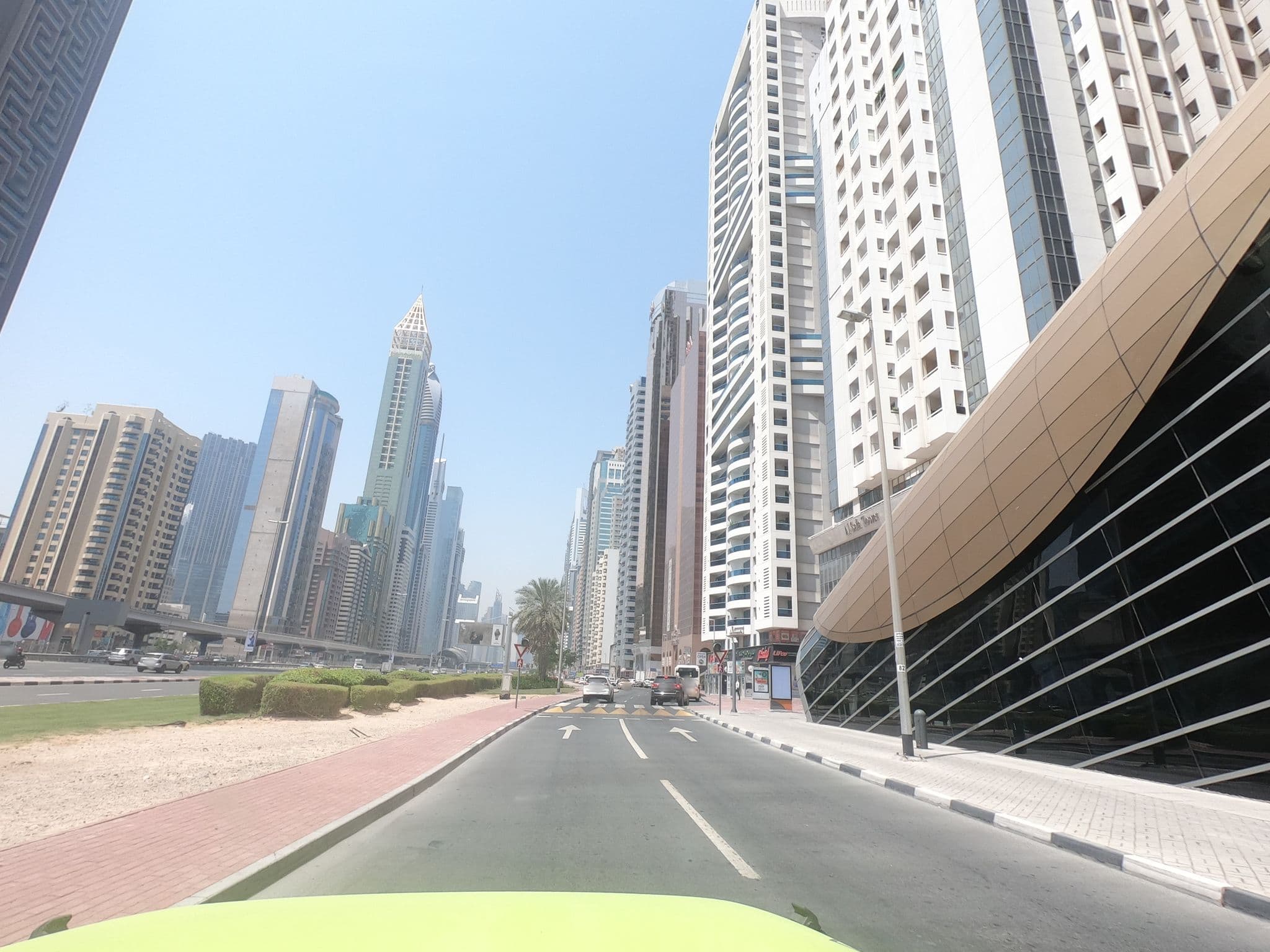 Street view near 48th floor millennium plaza hotel, As Saţwah — © countzero5 (CC BY-SA · Mapillary)