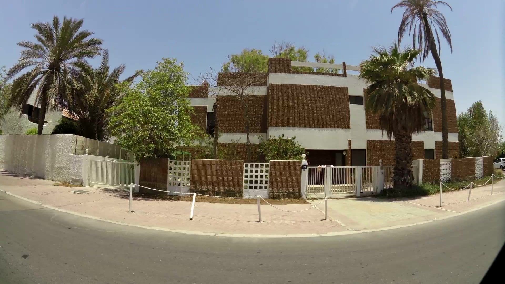 Street view near جمیرا دبی امارات متحده عربی, Al Bada'a — © kaartcam (CC BY-SA · Mapillary)