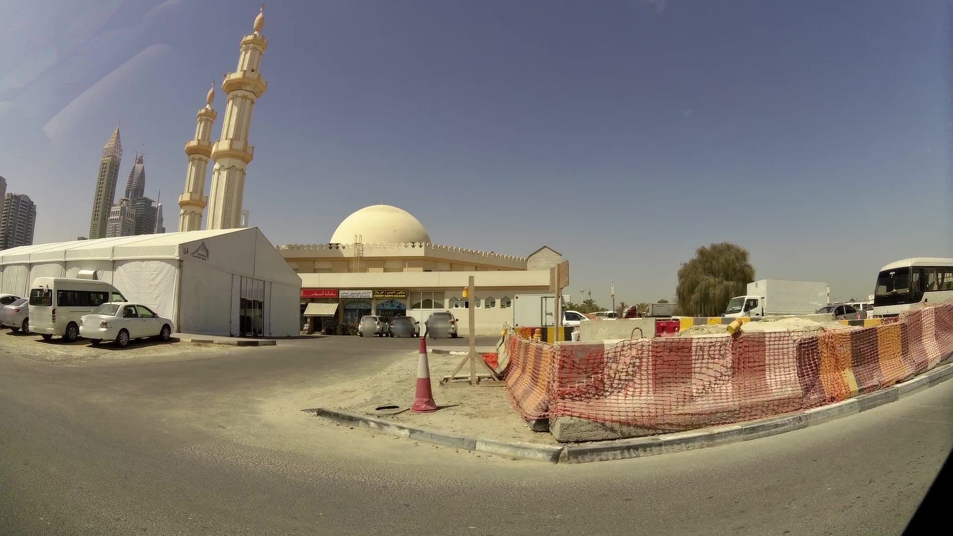Street view near Athlantis The Palm, As Saţwah — © kaartcam (CC BY-SA · Mapillary)