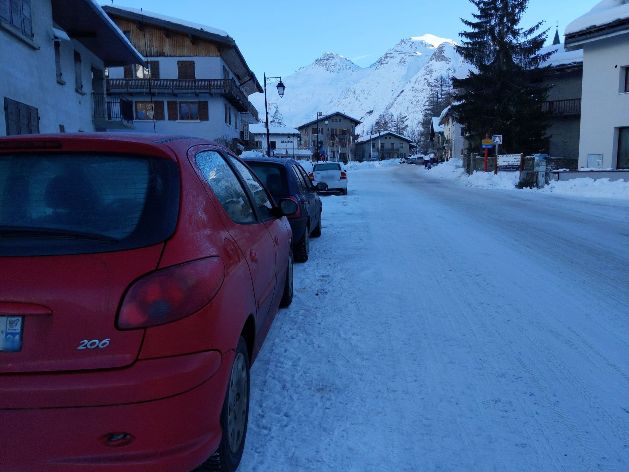 Street view near La Mélinette, Val-d'Isère — © alexmodesto73 (CC BY-SA · Mapillary)