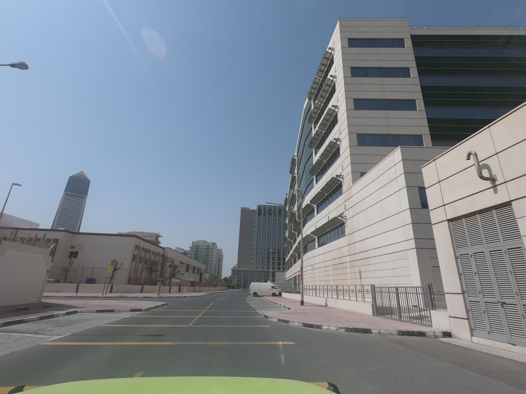 Street view near Qasr Al Sarab Desert Resort by Anantara, Oud Metha — © countzero5 (CC BY-SA · Mapillary)