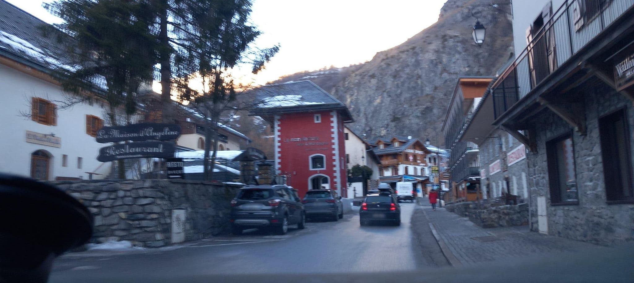 Street view near Les Grandes Alpes, Valloire — © MatthieuF4FNE (CC BY-SA · Mapillary)