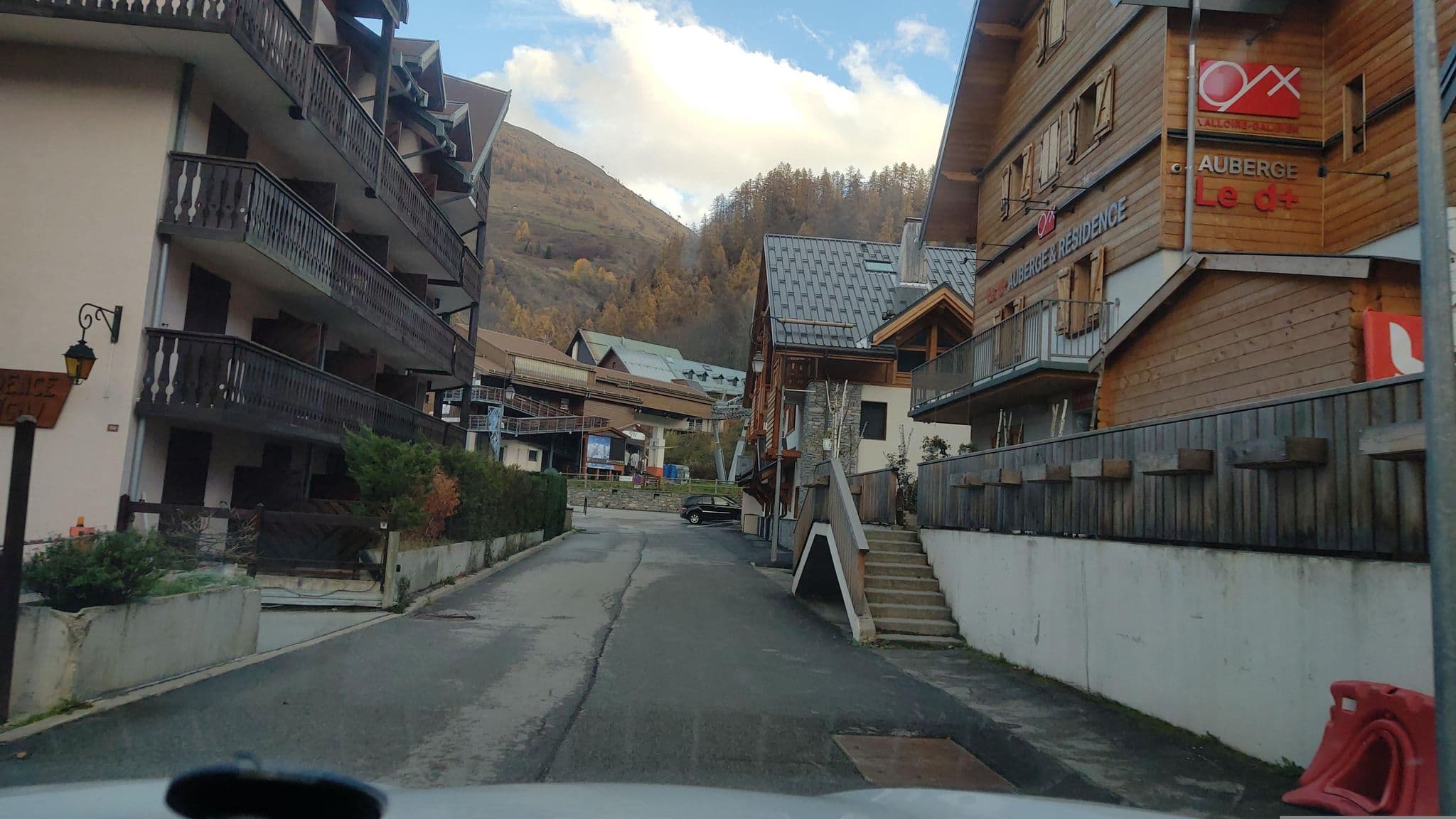 Street view near Le d+, Valloire — © MatthieuF4FNE (CC BY-SA · Mapillary)