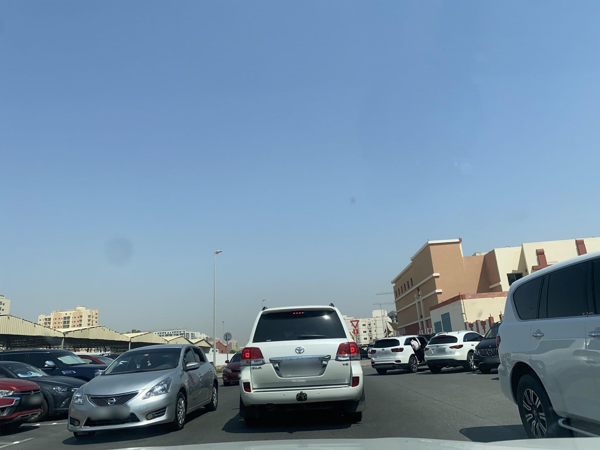 Street view near Al hayat park hotel, Al Qusais 1 — © Omarmostafa95 (CC BY-SA · Mapillary)