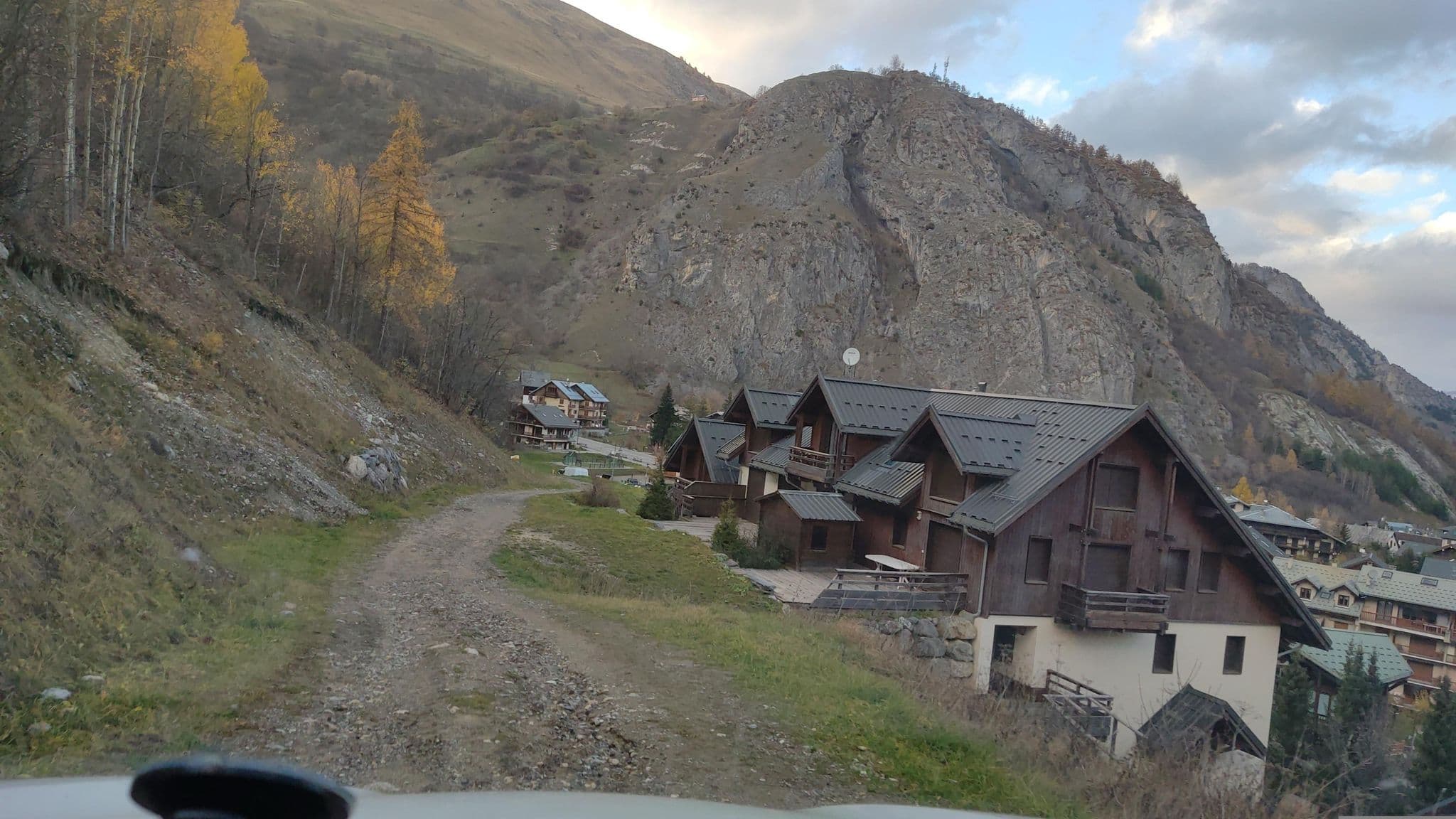 Street view near Les Roches Fleuries, Valloire