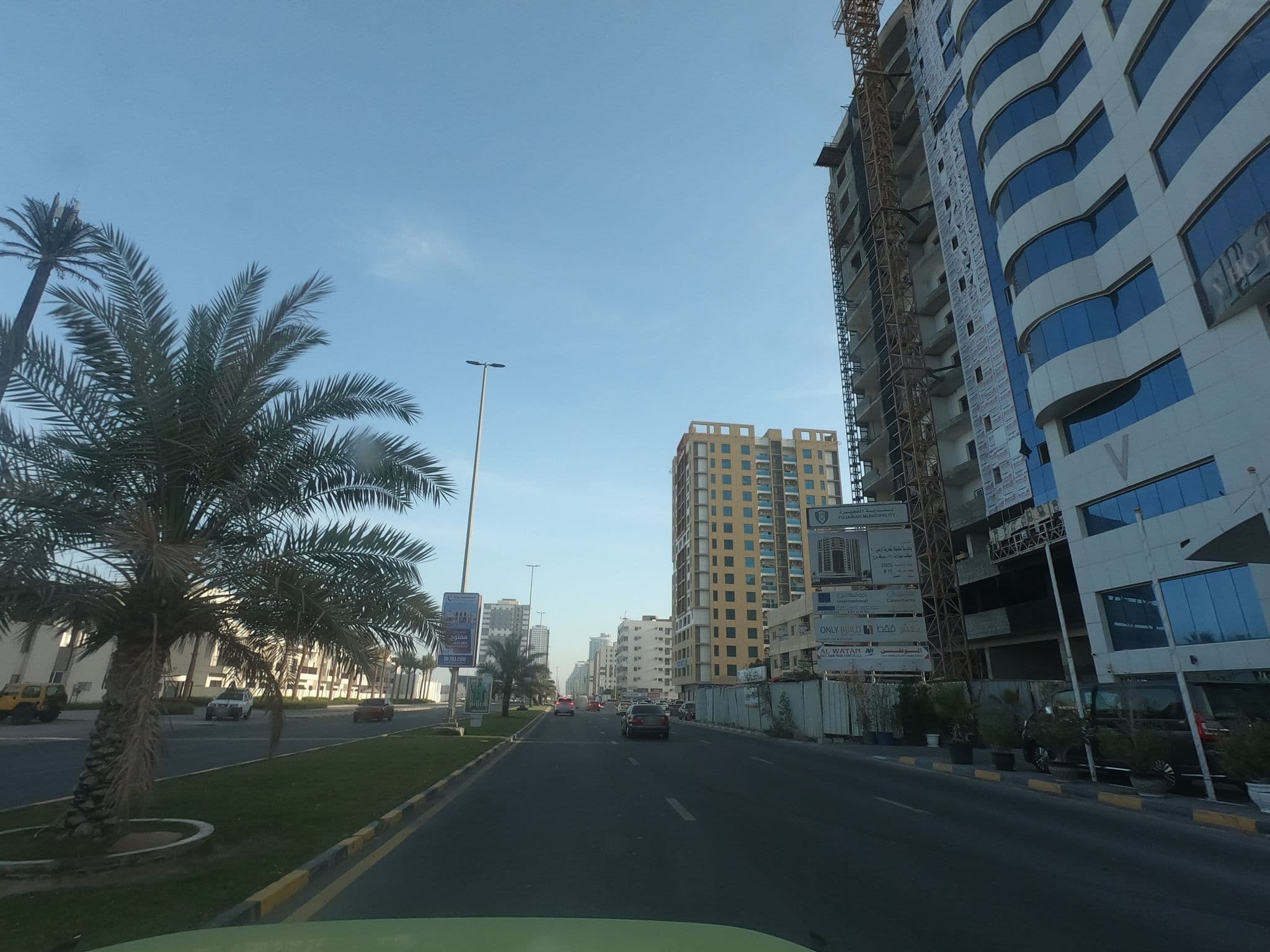 Street view near Landmark Hotel Fujairah, Fujairah — © countzero5 (CC BY-SA · Mapillary)