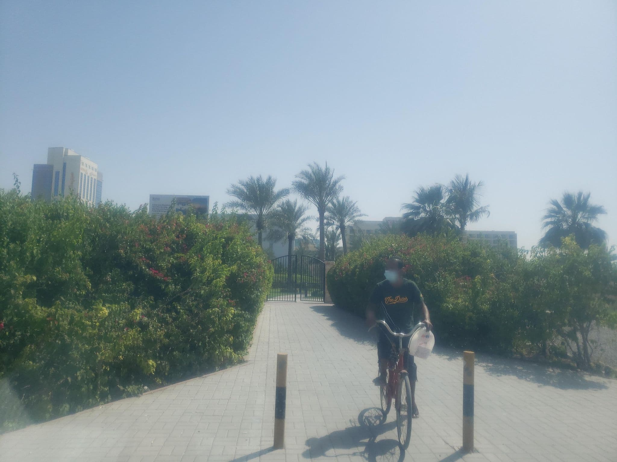 Street view near DoubleTree by Hilton, Ras Al Khaimah — © mapfool (CC BY-SA · Mapillary)