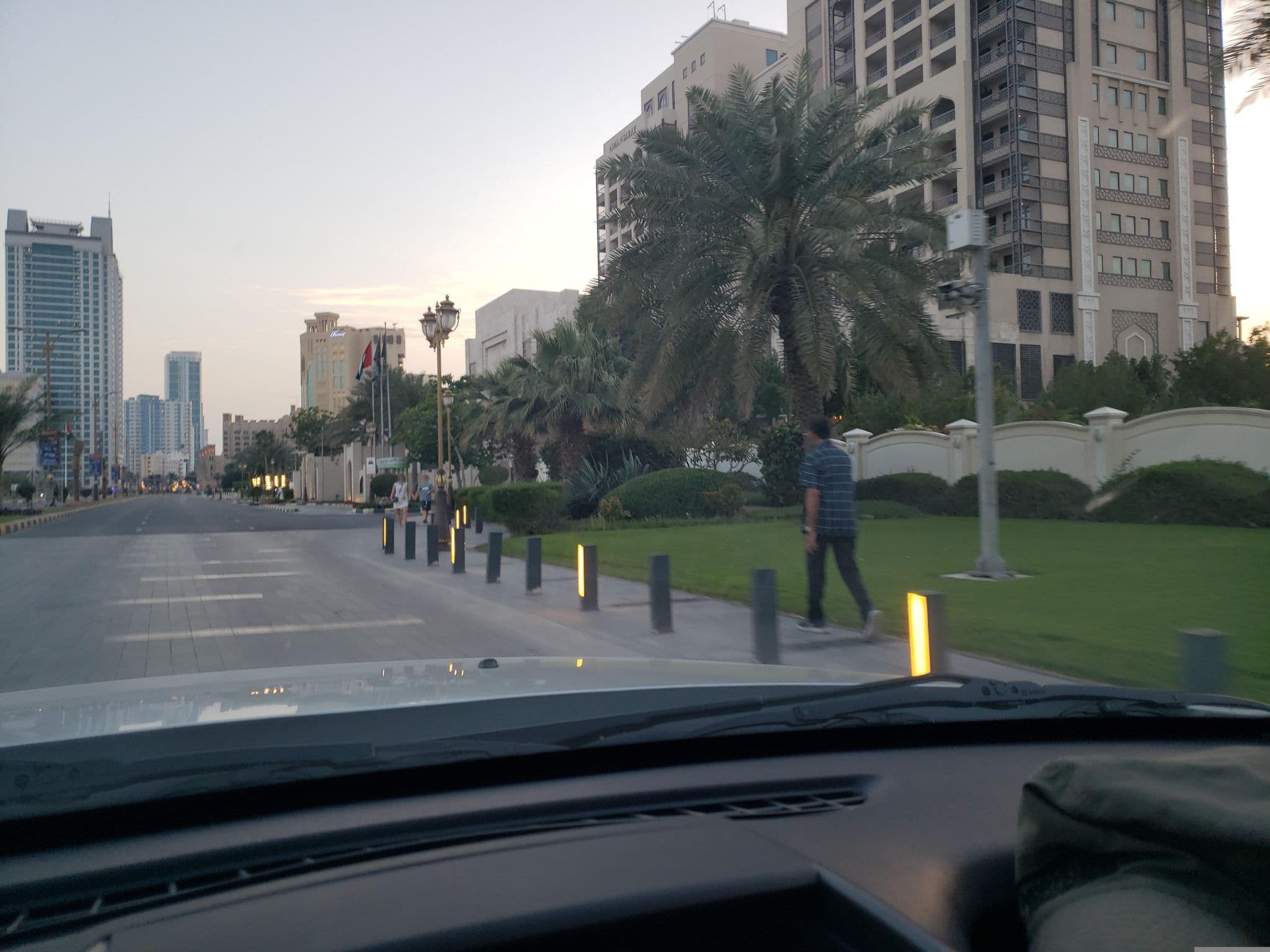 Street view near Kempinski Hotel & Resort, Ar Rumaylah — © mapfool (CC BY-SA · Mapillary)