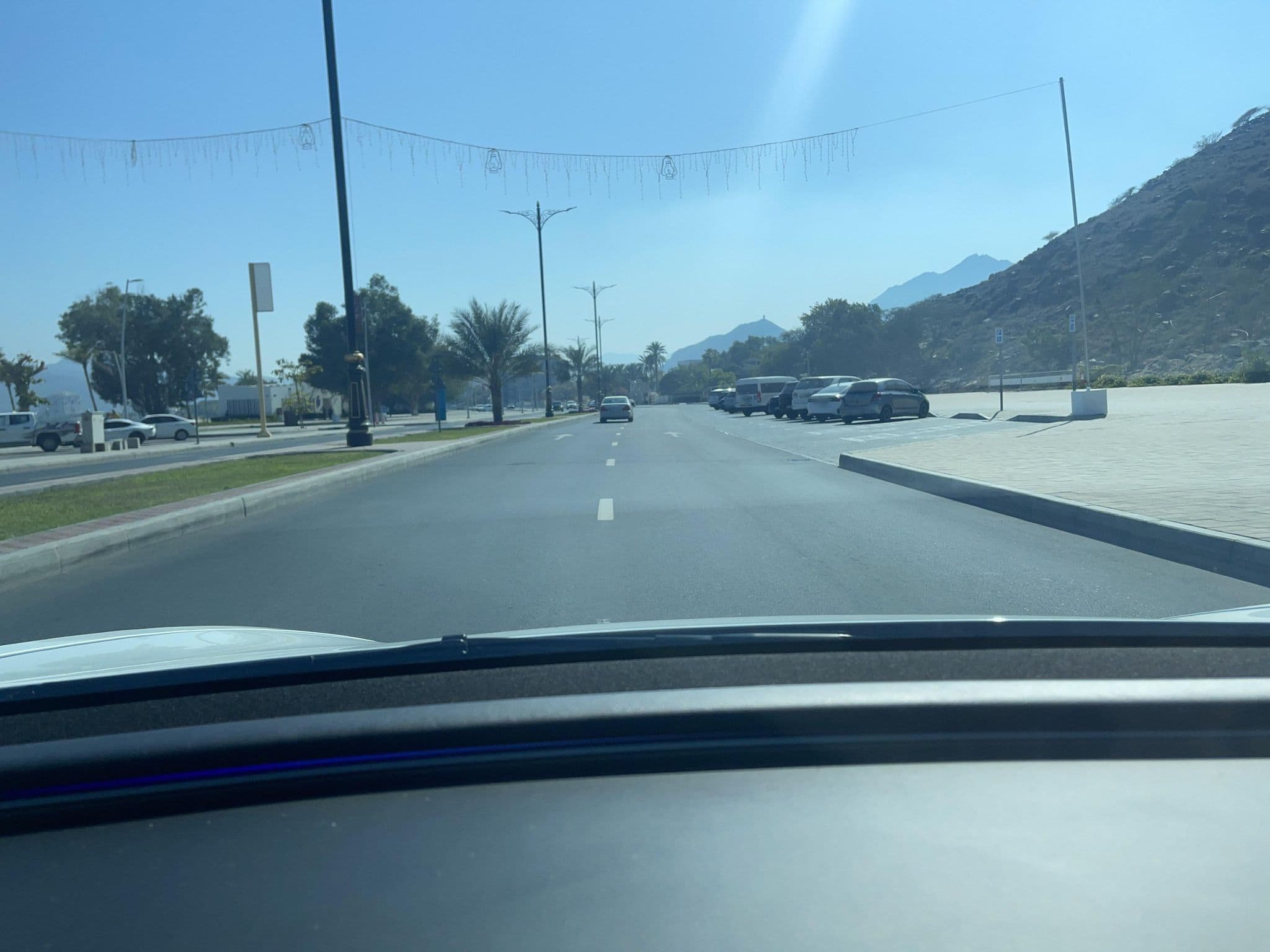 Street view near The Radisson Blu Resort, Fujairah, Khawr Fakkān — © alnaqbi9 (CC BY-SA · Mapillary)